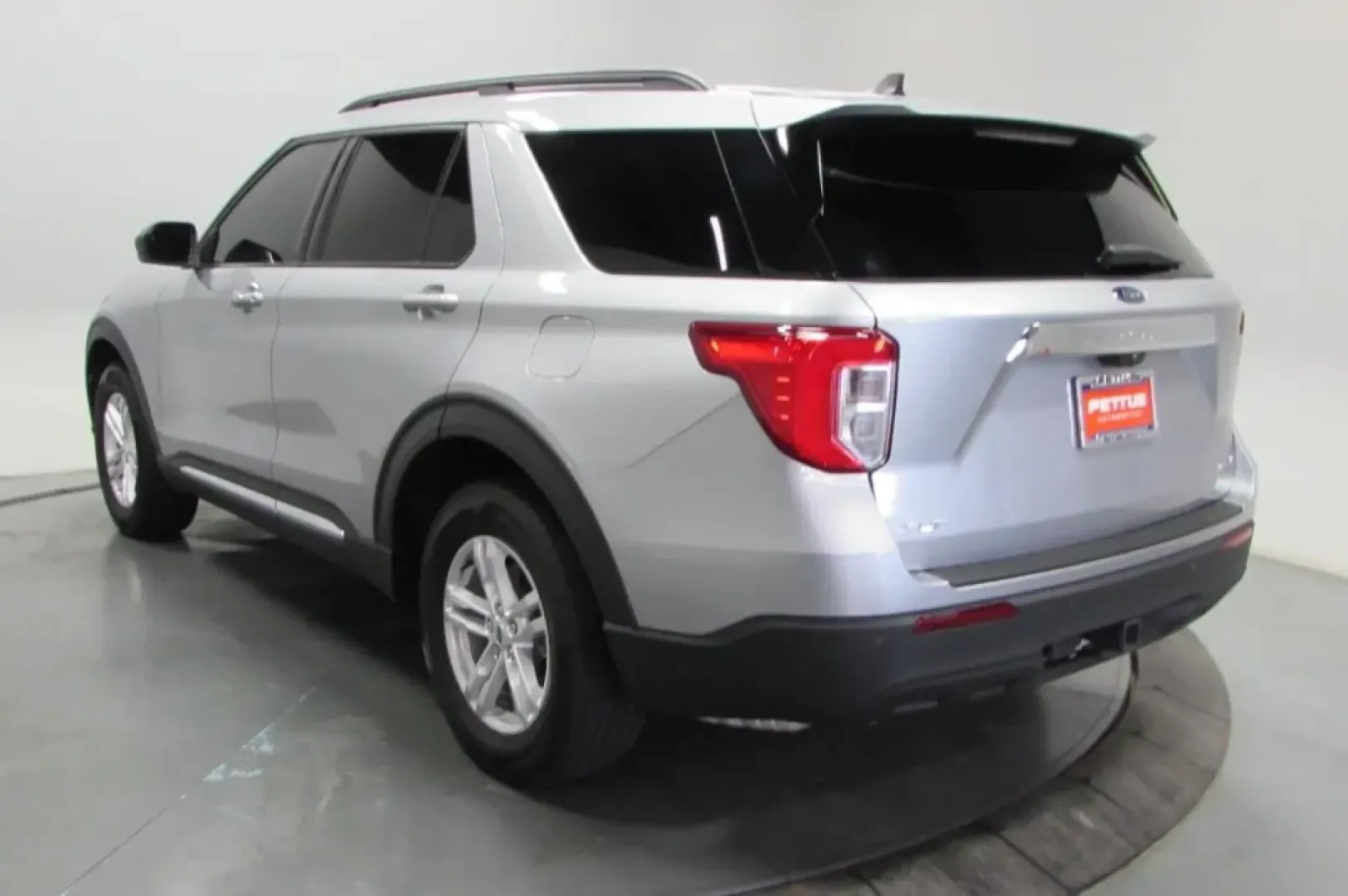 2022 /Ebony Ford Explorer XLT (1FMSK8DH9NG) with an Other engine, Automatic transmission, located at 12836 Highway 21, De Soto, MO, 63020, (636) 337-7777, 38.151867, -90.575615 - ### Adventure Awaits with This 2022 Ford Explorer XLT at Pettus Ford De Soto!<br /> <br /> If you're searching for the perfect blend of style, utility, and performance in a family-friendly SUV, look no further than this stunning 2022 Ford Explorer XLT. This versatile vehicle is designed to make ever - Photo#5
