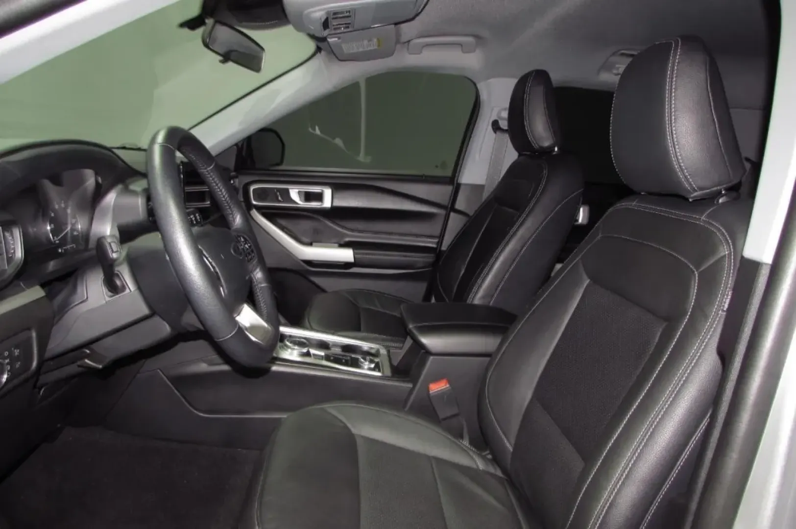 2022 /Ebony Ford Explorer XLT (1FMSK8DH9NG) with an Other engine, Automatic transmission, located at 12836 Highway 21, De Soto, MO, 63020, (636) 337-7777, 38.151867, -90.575615 - ### Adventure Awaits with This 2022 Ford Explorer XLT at Pettus Ford De Soto!<br /> <br /> If you're searching for the perfect blend of style, utility, and performance in a family-friendly SUV, look no further than this stunning 2022 Ford Explorer XLT. This versatile vehicle is designed to make ever - Photo#13
