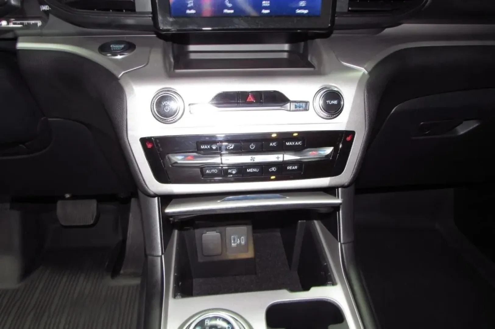 2022 /Ebony Ford Explorer XLT (1FMSK8DH9NG) with an Other engine, Automatic transmission, located at 12836 Highway 21, De Soto, MO, 63020, (636) 337-7777, 38.151867, -90.575615 - ### Adventure Awaits with This 2022 Ford Explorer XLT at Pettus Ford De Soto!<br /> <br /> If you're searching for the perfect blend of style, utility, and performance in a family-friendly SUV, look no further than this stunning 2022 Ford Explorer XLT. This versatile vehicle is designed to make ever - Photo#22