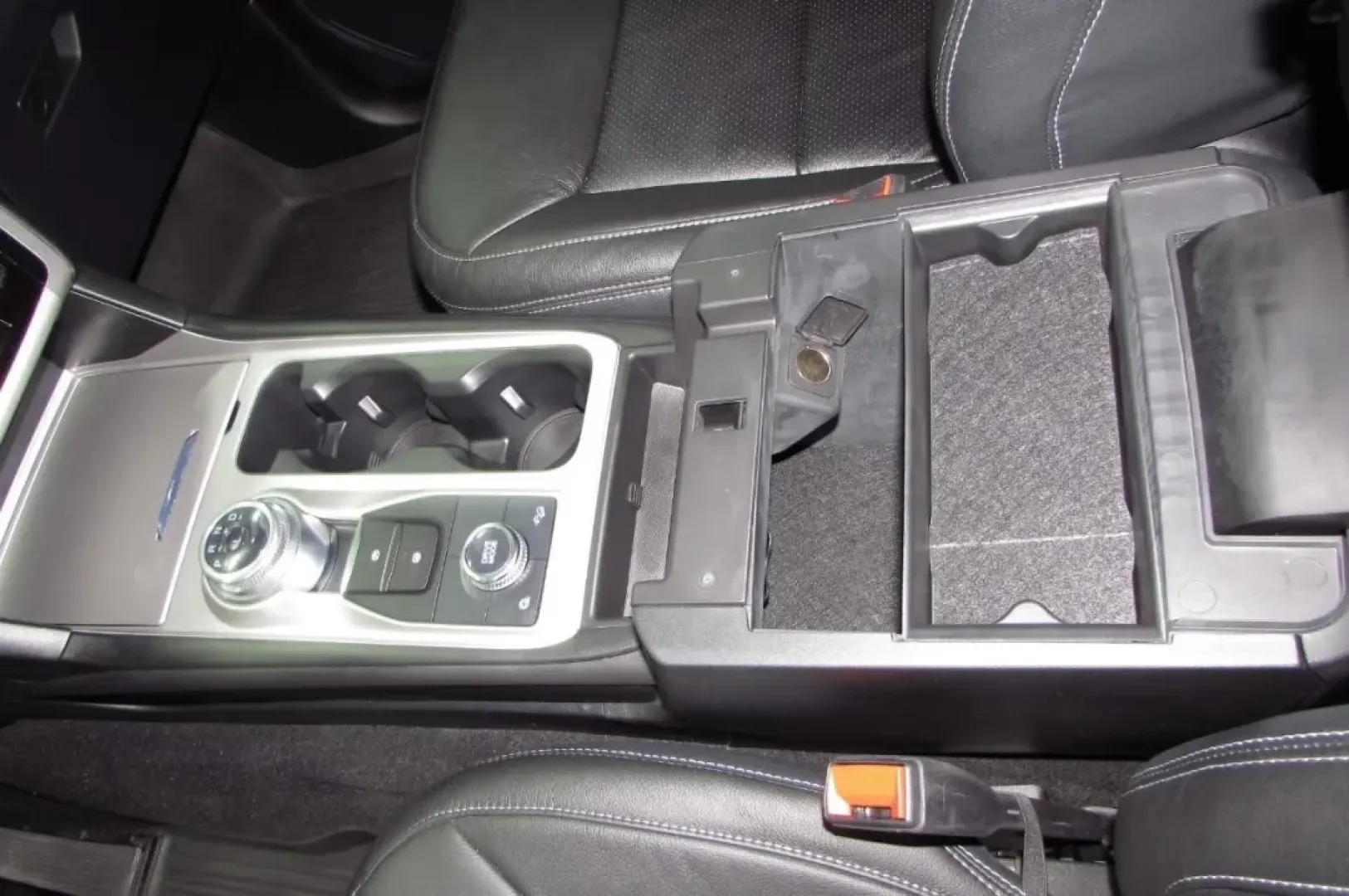 2022 /Ebony Ford Explorer XLT (1FMSK8DH9NG) with an Other engine, Automatic transmission, located at 12836 Highway 21, De Soto, MO, 63020, (636) 337-7777, 38.151867, -90.575615 - ### Adventure Awaits with This 2022 Ford Explorer XLT at Pettus Ford De Soto!<br /> <br /> If you're searching for the perfect blend of style, utility, and performance in a family-friendly SUV, look no further than this stunning 2022 Ford Explorer XLT. This versatile vehicle is designed to make ever - Photo#23