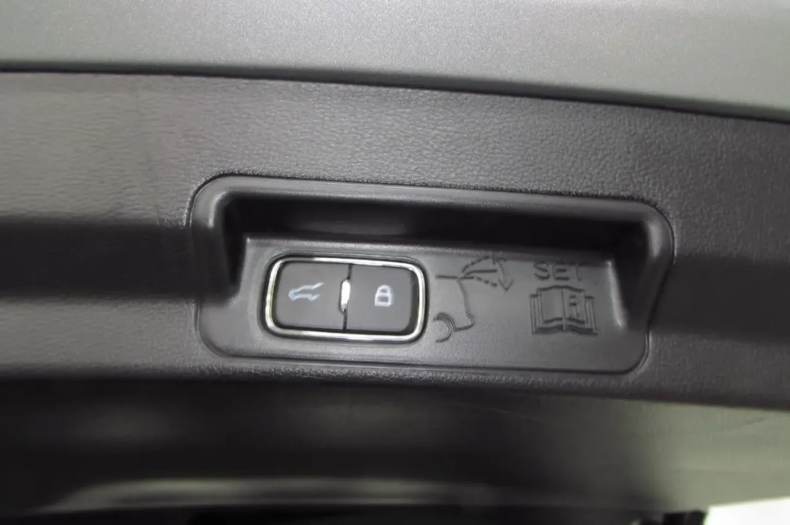 2022 /Ebony Ford Explorer XLT (1FMSK8DH9NG) with an Other engine, Automatic transmission, located at 12836 Highway 21, De Soto, MO, 63020, (636) 337-7777, 38.151867, -90.575615 - ### Adventure Awaits with This 2022 Ford Explorer XLT at Pettus Ford De Soto!<br /> <br /> If you're searching for the perfect blend of style, utility, and performance in a family-friendly SUV, look no further than this stunning 2022 Ford Explorer XLT. This versatile vehicle is designed to make ever - Photo#30