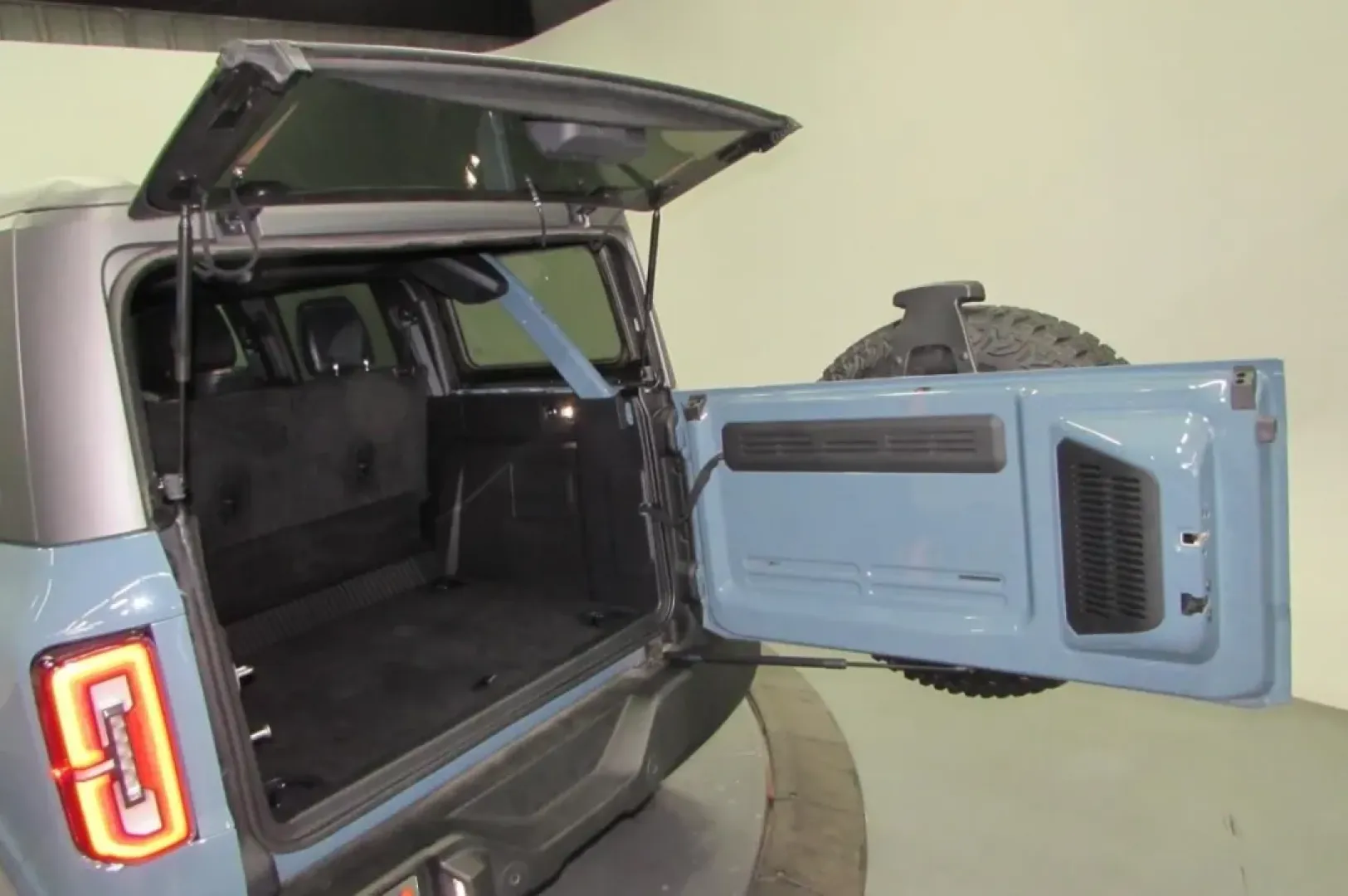 2022 /Black Onyx Ford Bronco Wildtrak (1FMEE5DP0NL) with an Other engine, located at 12836 Highway 21, De Soto, MO, 63020, (636) 337-7777, 38.151867, -90.575615 - Looking for the ultimate adventure companion that won't break the bank? Look no further than this stunning 2022 Ford Bronco, perfect for weekend escapades or daily commutes. With its rugged design and advanced features, this quality used vehicle is ready to take you wherever the road leads. Whether - Photo#25