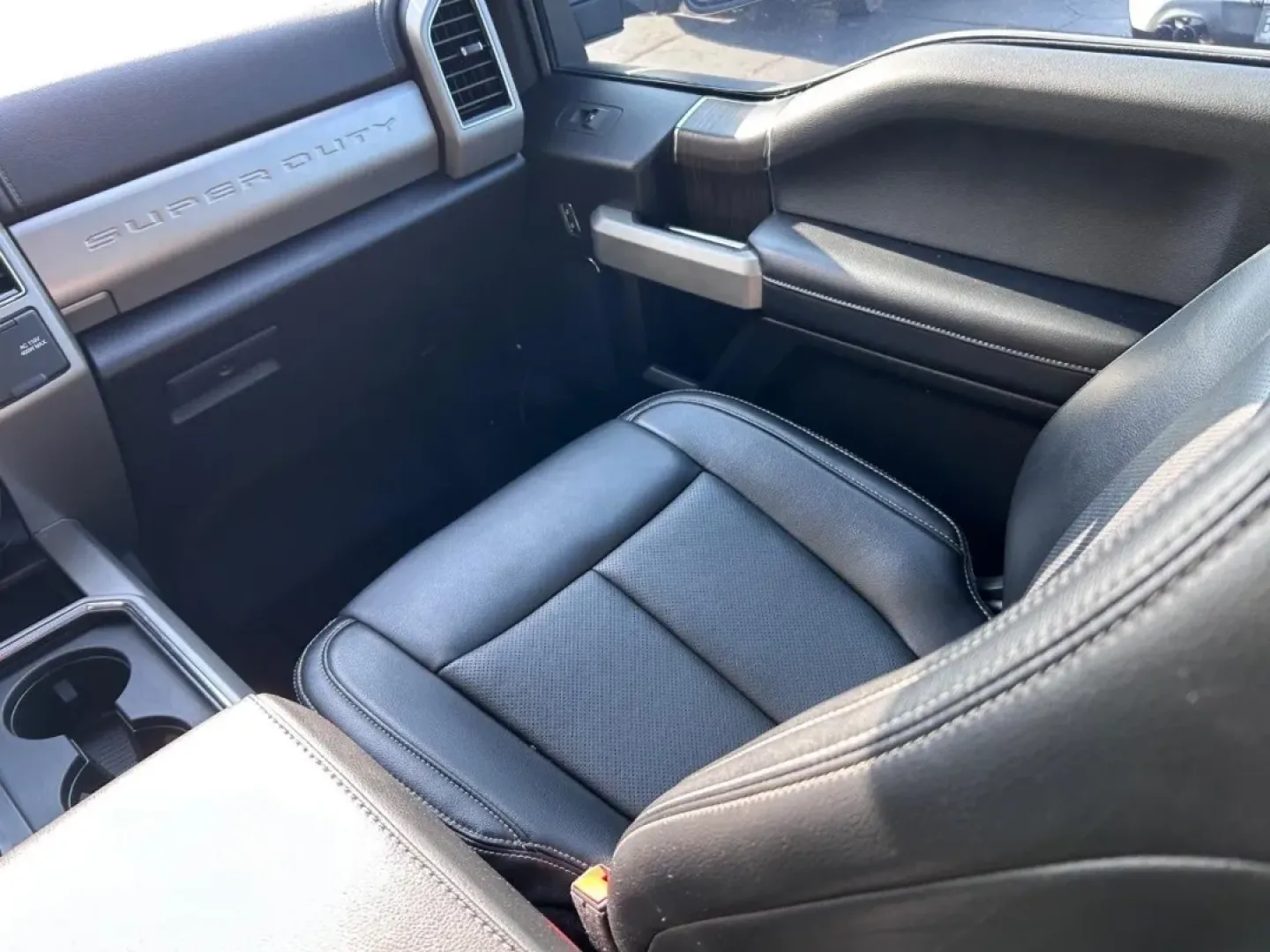 2021 /Black Leather Ford F-250SD Lariat (1FT7W2BT1ME) with an 6.7L engine, located at 141 Commercial Dr, Fredericktown, MO, 63645, (573) 783-6432, 37.570087, -90.320648 - **Unleash Your Adventurous Spirit with the 2021 Ford Super Duty F-250 SRW** <br /> <br /> Are you ready to elevate your weekend adventures or tackle tough job sites with ease? Look no further than this robust 2021 Ford Super Duty F-250 SRW, available now at Pettus Ford Fredericktown! This truck is n - Photo#16