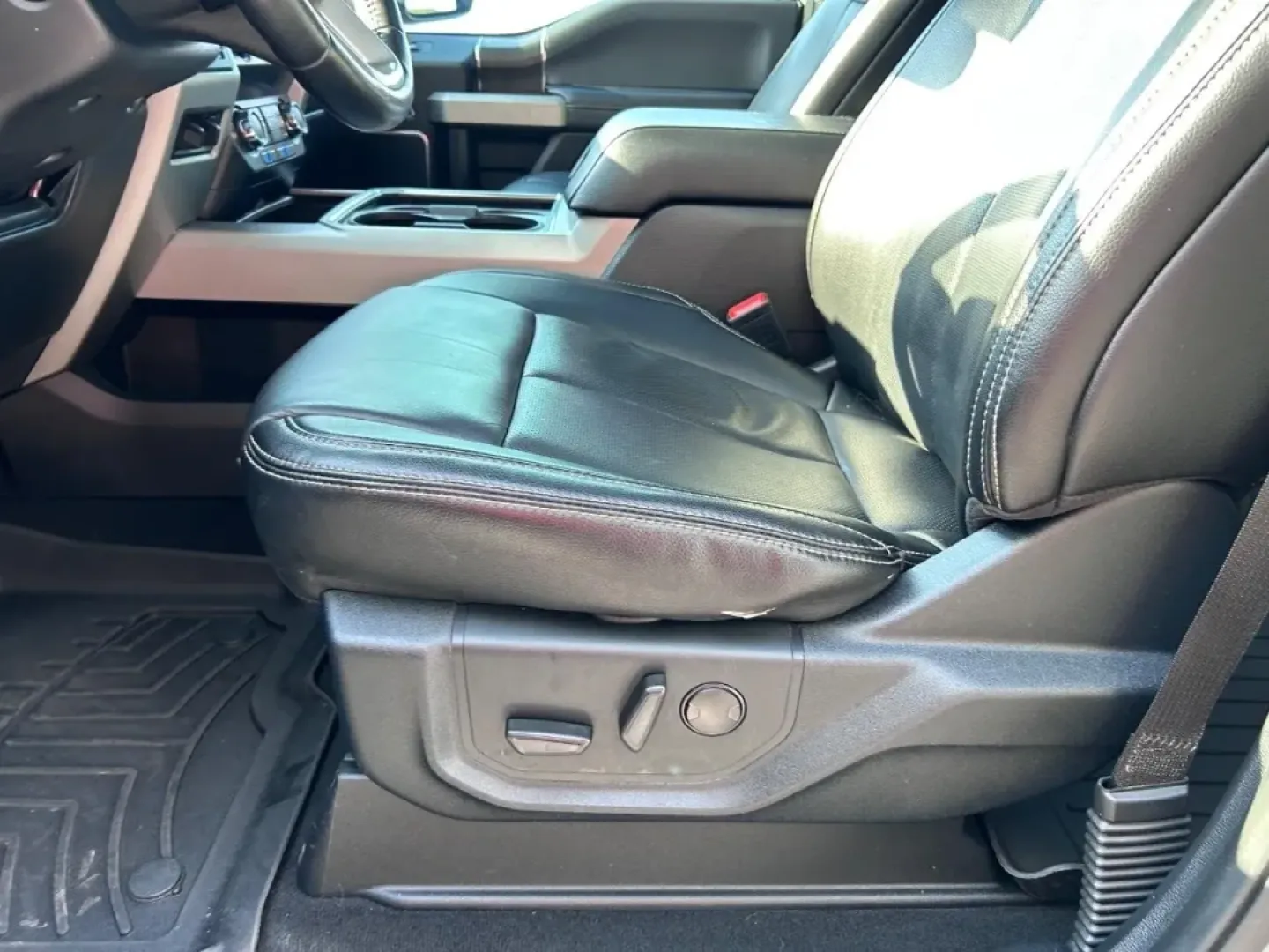 2021 /Black Leather Ford F-250SD Lariat (1FT7W2BT1ME) with an 6.7L engine, located at 141 Commercial Dr, Fredericktown, MO, 63645, (573) 783-6432, 37.570087, -90.320648 - **Unleash Your Adventurous Spirit with the 2021 Ford Super Duty F-250 SRW** <br /> <br /> Are you ready to elevate your weekend adventures or tackle tough job sites with ease? Look no further than this robust 2021 Ford Super Duty F-250 SRW, available now at Pettus Ford Fredericktown! This truck is n - Photo#19