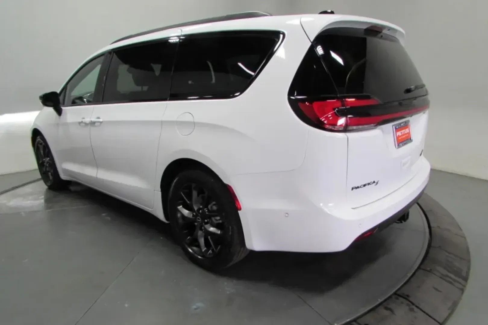 2025 /Black Leather Chrysler Pacifica Limited (2C4RC1GG0SR) with an Other engine, Automatic transmission, located at 12830 Highway 21, De Soto, MO, 63020, (636) 337-7777, 38.153099, -90.573624 - NEW 2025 Chrysler Pacifica Limited from Pettus Chrysler Dodge Jeep Ram De Soto, De Soto MO. - Photo#5
