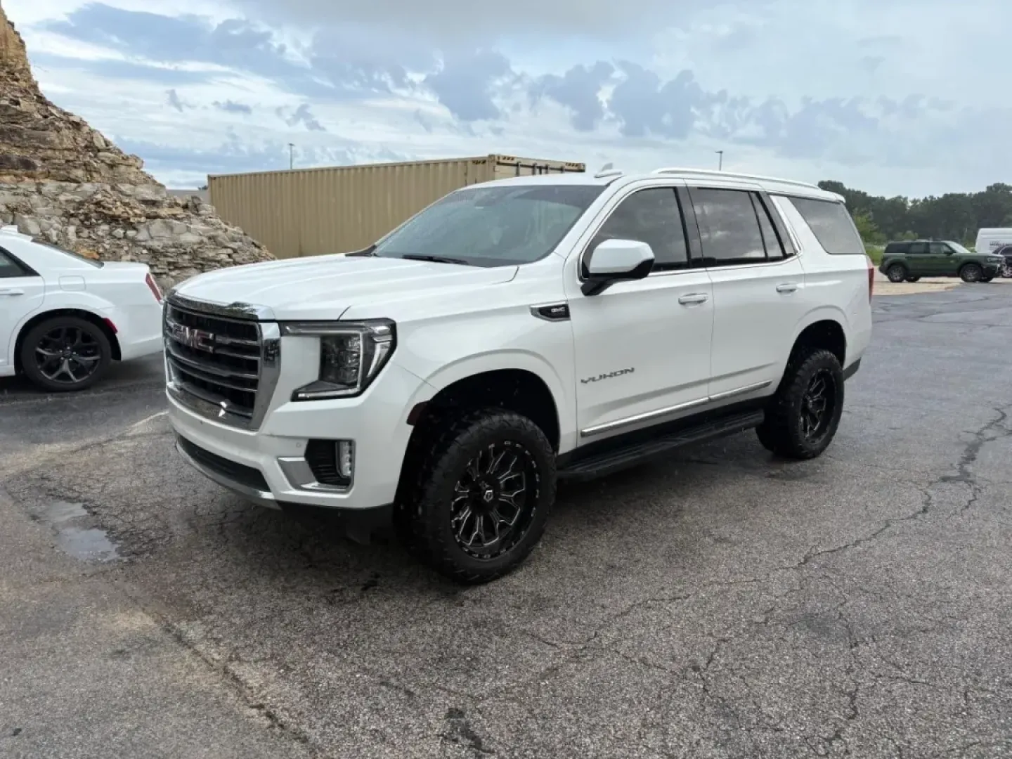 2023 GMC Yukon SLT (1GKS2BKD7PR) with an Other engine, located at 12836 Highway 21, De Soto, MO, 63020, (636) 337-7777, 38.151867, -90.575615 - Are you ready to level up your family adventures or weekend getaways? Look no further than this stunning 2023 GMC Yukon SLT, available now at Pettus Ford De Soto. This SUV is tailored for those who seek comfort, style, and the capability to tackle both everyday commutes and off-the-beaten-path excur - Photo#0