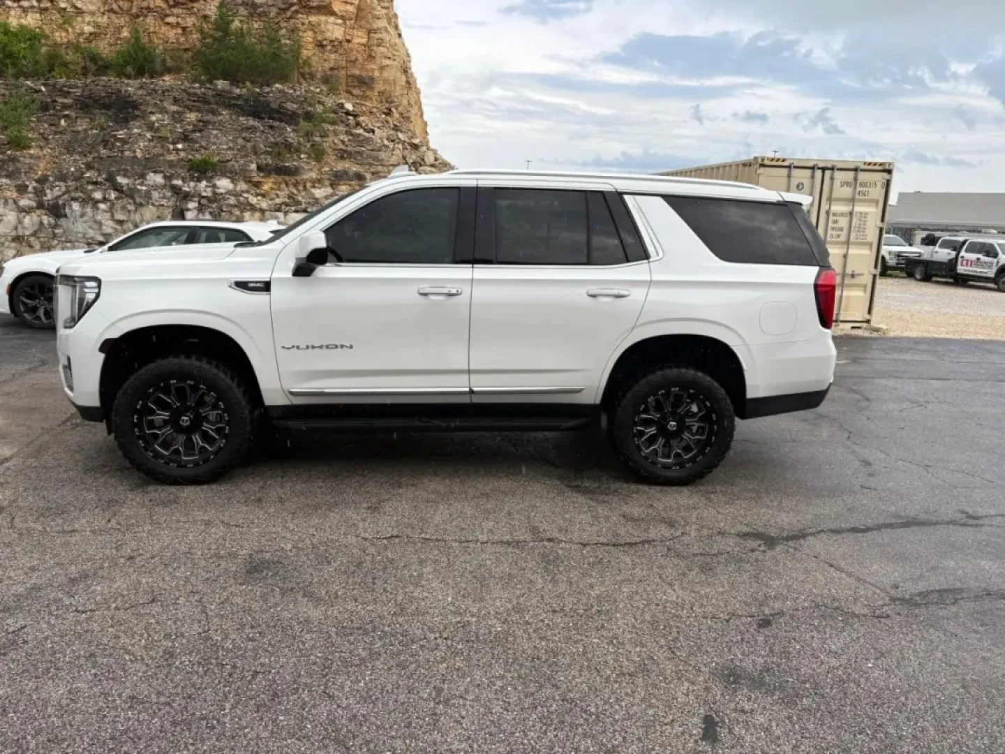 2023 GMC Yukon SLT (1GKS2BKD7PR) with an Other engine, located at 12836 Highway 21, De Soto, MO, 63020, (636) 337-7777, 38.151867, -90.575615 - Are you ready to level up your family adventures or weekend getaways? Look no further than this stunning 2023 GMC Yukon SLT, available now at Pettus Ford De Soto. This SUV is tailored for those who seek comfort, style, and the capability to tackle both everyday commutes and off-the-beaten-path excur - Photo#1