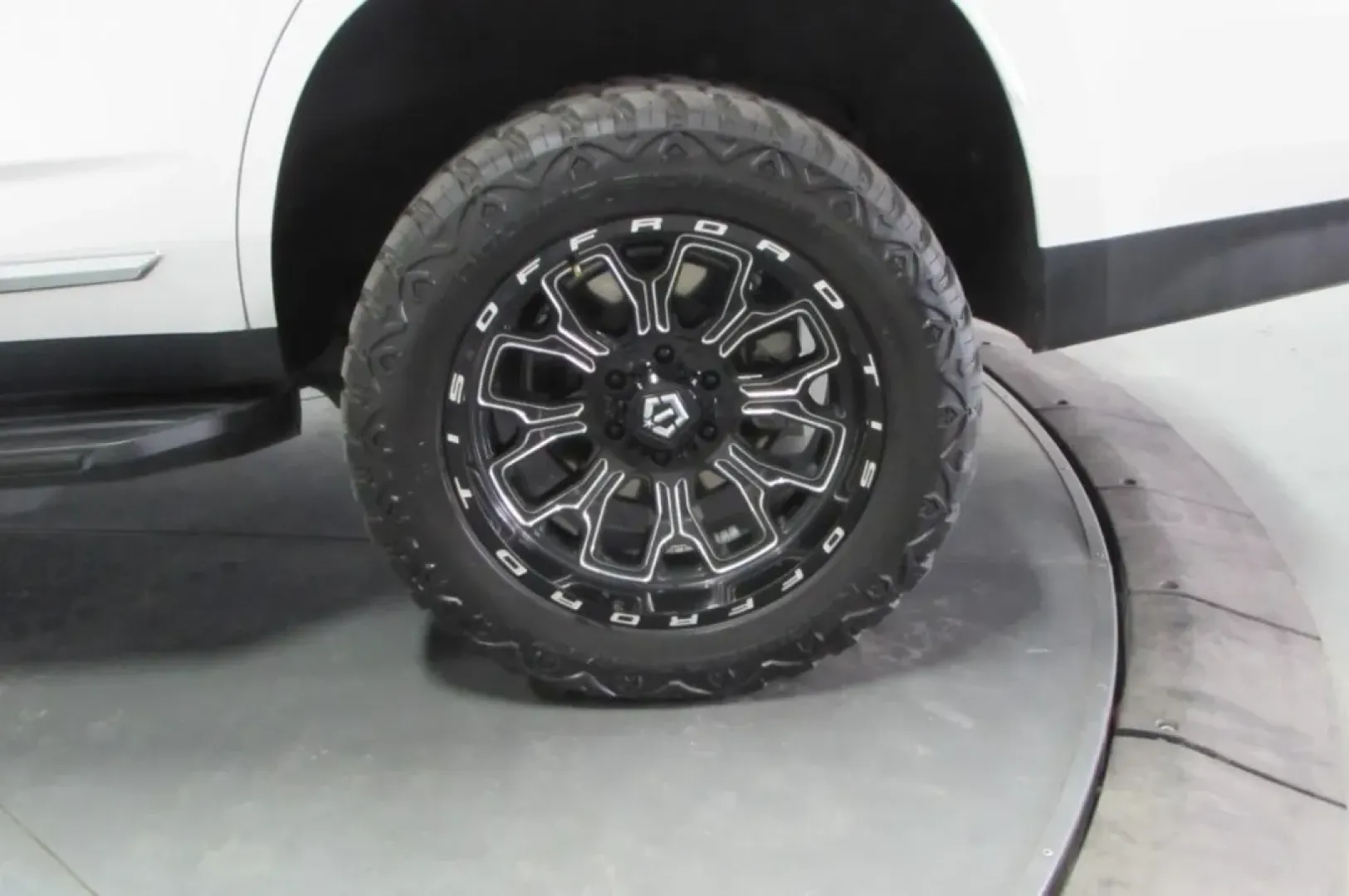 2023 /Jet Black Leather GMC Yukon SLT (1GKS2BKD7PR) with an Other engine, located at 12836 Highway 21, De Soto, MO, 63020, (636) 337-7777, 38.151867, -90.575615 - Are you ready to level up your family adventures or weekend getaways? Look no further than this stunning 2023 GMC Yukon SLT, available now at Pettus Ford De Soto. This SUV is tailored for those who seek comfort, style, and the capability to tackle both everyday commutes and off-the-beaten-path excur - Photo#9