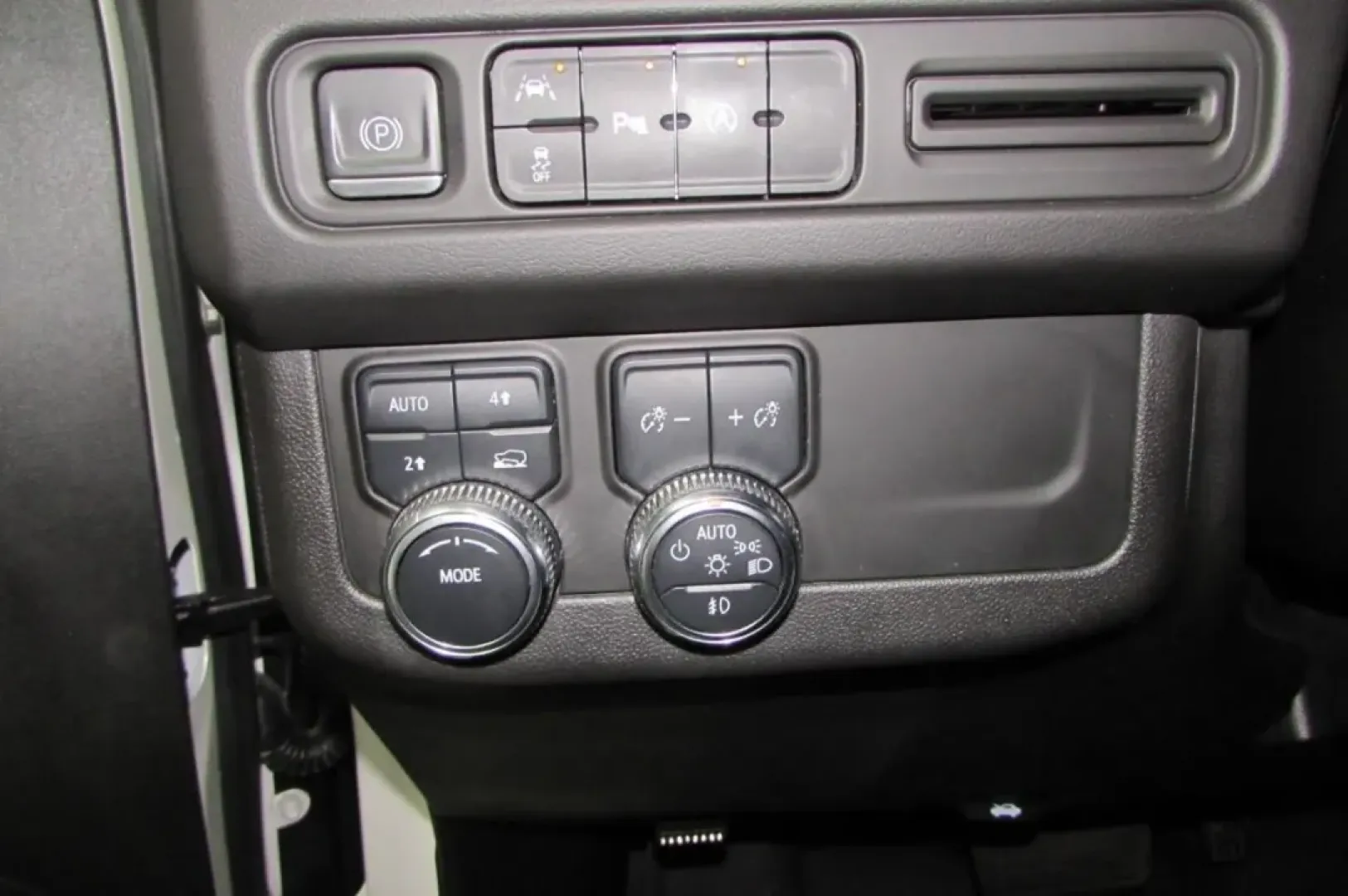 2023 /Jet Black Leather GMC Yukon SLT (1GKS2BKD7PR) with an Other engine, located at 12836 Highway 21, De Soto, MO, 63020, (636) 337-7777, 38.151867, -90.575615 - Are you ready to level up your family adventures or weekend getaways? Look no further than this stunning 2023 GMC Yukon SLT, available now at Pettus Ford De Soto. This SUV is tailored for those who seek comfort, style, and the capability to tackle both everyday commutes and off-the-beaten-path excur - Photo#13