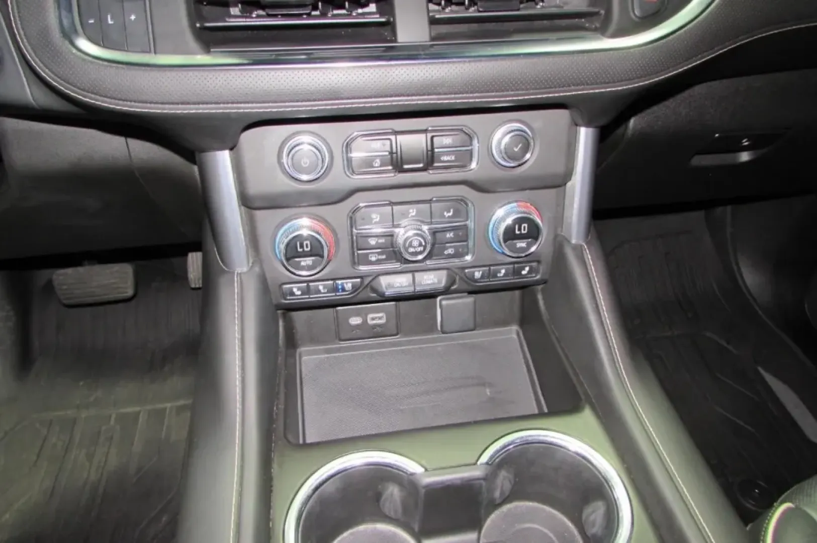 2023 /Jet Black Leather GMC Yukon SLT (1GKS2BKD7PR) with an Other engine, located at 12836 Highway 21, De Soto, MO, 63020, (636) 337-7777, 38.151867, -90.575615 - Are you ready to level up your family adventures or weekend getaways? Look no further than this stunning 2023 GMC Yukon SLT, available now at Pettus Ford De Soto. This SUV is tailored for those who seek comfort, style, and the capability to tackle both everyday commutes and off-the-beaten-path excur - Photo#20