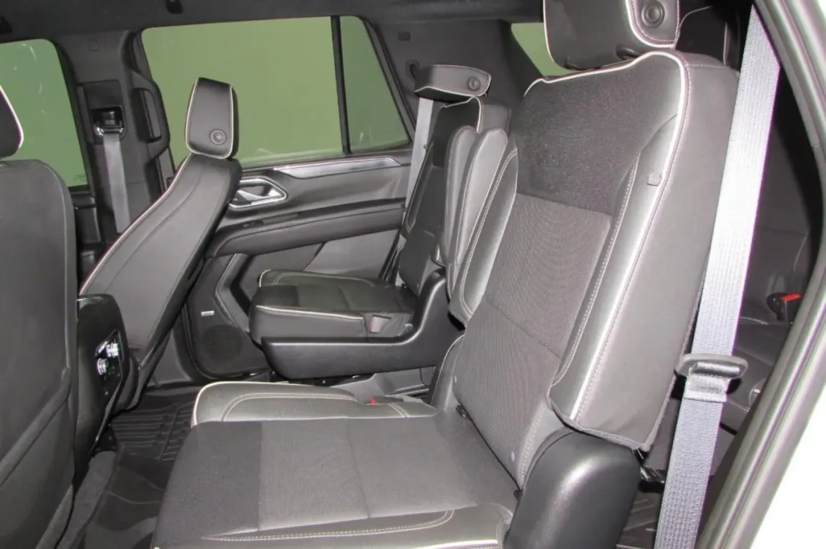 2023 /Jet Black Leather GMC Yukon SLT (1GKS2BKD7PR) with an Other engine, located at 12836 Highway 21, De Soto, MO, 63020, (636) 337-7777, 38.151867, -90.575615 - Are you ready to level up your family adventures or weekend getaways? Look no further than this stunning 2023 GMC Yukon SLT, available now at Pettus Ford De Soto. This SUV is tailored for those who seek comfort, style, and the capability to tackle both everyday commutes and off-the-beaten-path excur - Photo#25
