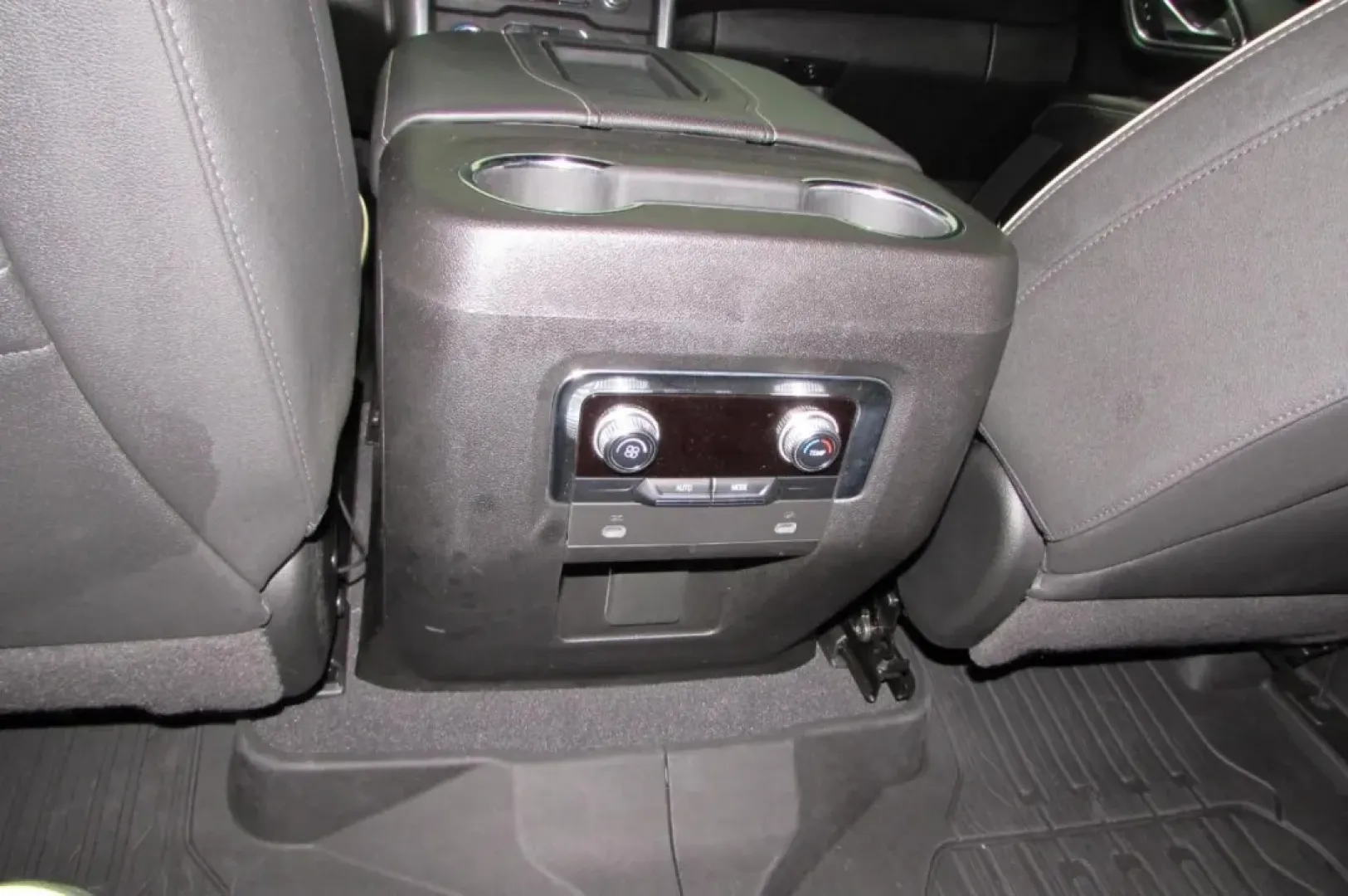 2023 /Jet Black Leather GMC Yukon SLT (1GKS2BKD7PR) with an Other engine, located at 12836 Highway 21, De Soto, MO, 63020, (636) 337-7777, 38.151867, -90.575615 - Are you ready to level up your family adventures or weekend getaways? Look no further than this stunning 2023 GMC Yukon SLT, available now at Pettus Ford De Soto. This SUV is tailored for those who seek comfort, style, and the capability to tackle both everyday commutes and off-the-beaten-path excur - Photo#26