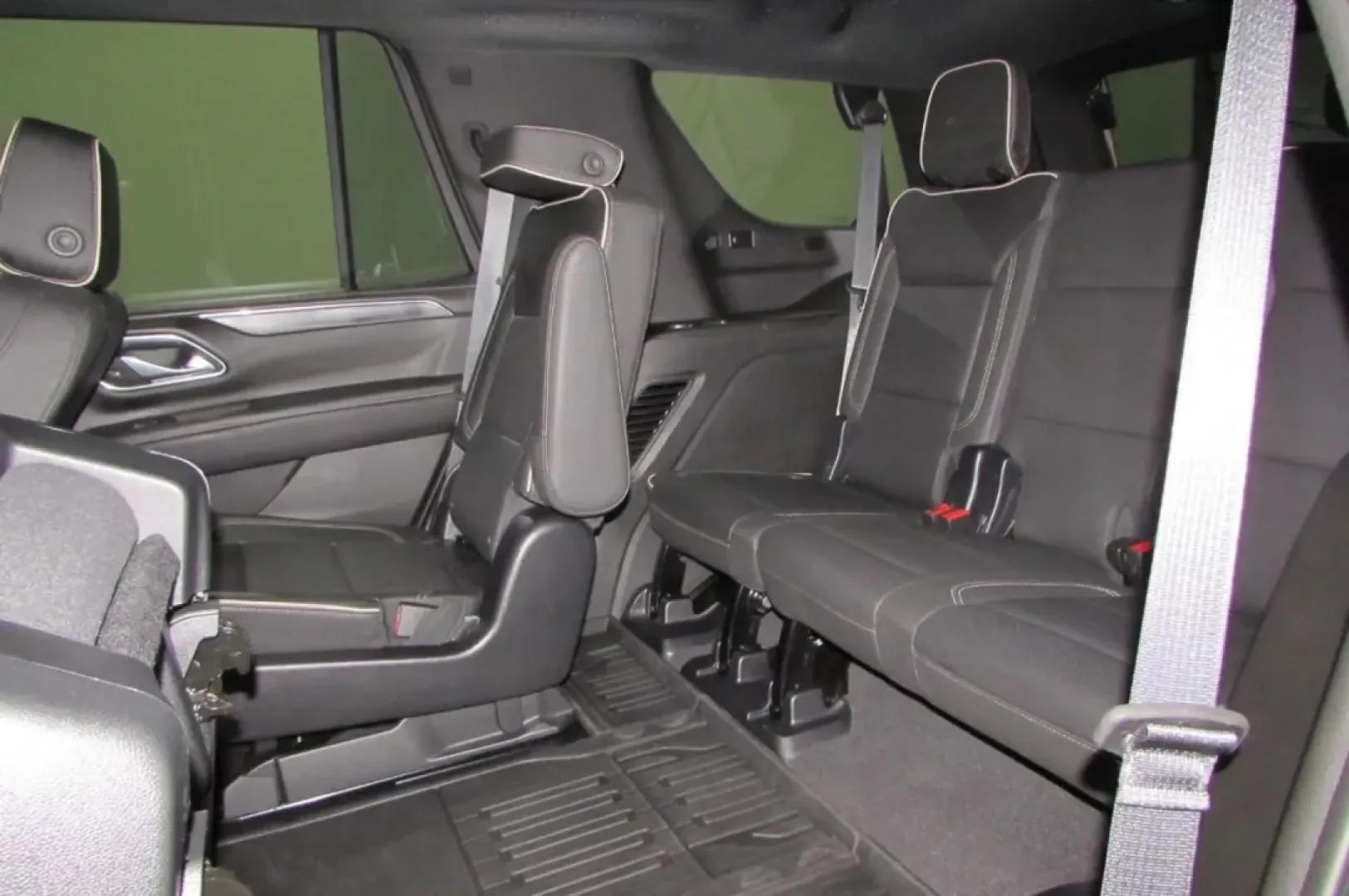 2023 /Jet Black Leather GMC Yukon SLT (1GKS2BKD7PR) with an Other engine, located at 12836 Highway 21, De Soto, MO, 63020, (636) 337-7777, 38.151867, -90.575615 - Are you ready to level up your family adventures or weekend getaways? Look no further than this stunning 2023 GMC Yukon SLT, available now at Pettus Ford De Soto. This SUV is tailored for those who seek comfort, style, and the capability to tackle both everyday commutes and off-the-beaten-path excur - Photo#27