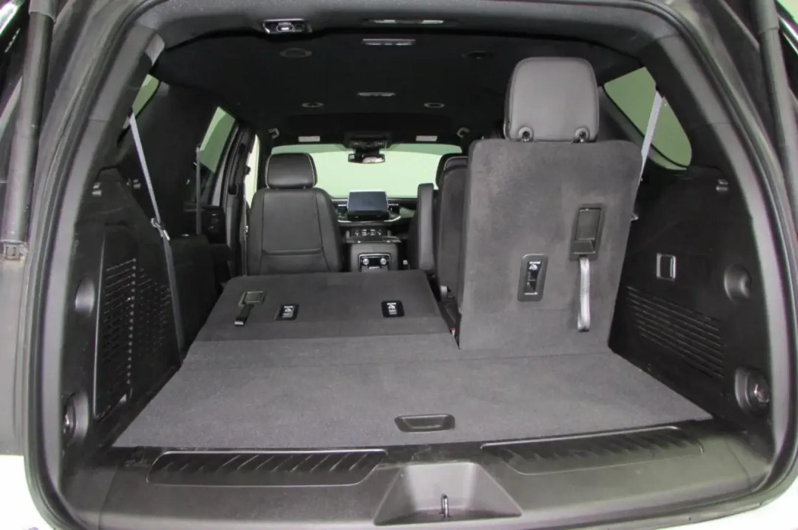 2023 /Jet Black Leather GMC Yukon SLT (1GKS2BKD7PR) with an Other engine, located at 12836 Highway 21, De Soto, MO, 63020, (636) 337-7777, 38.151867, -90.575615 - Are you ready to level up your family adventures or weekend getaways? Look no further than this stunning 2023 GMC Yukon SLT, available now at Pettus Ford De Soto. This SUV is tailored for those who seek comfort, style, and the capability to tackle both everyday commutes and off-the-beaten-path excur - Photo#29