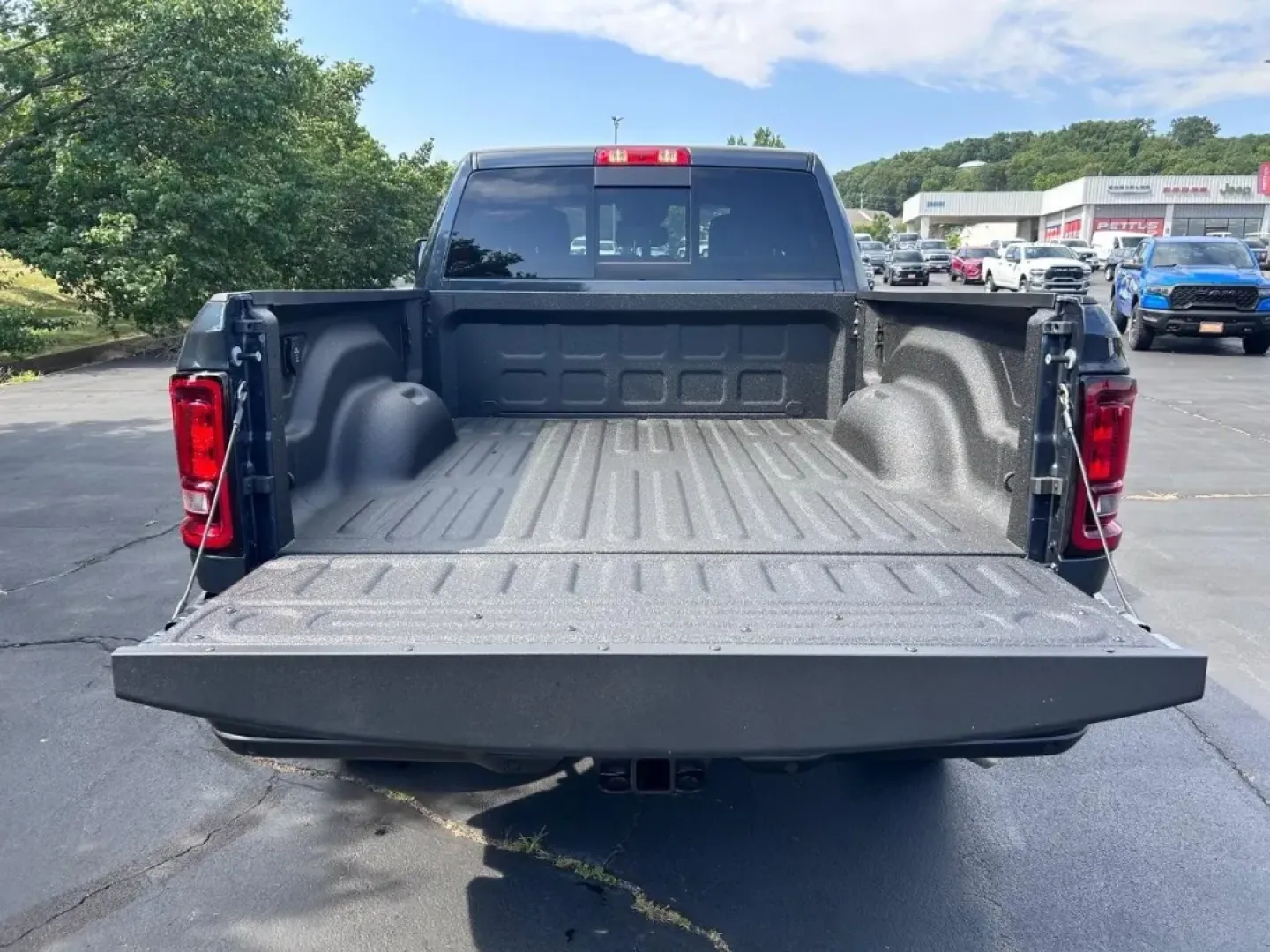 2025 /Black Ram 2500 Tradesman (3C6UR5CJ2SG) with an Other engine, located at 12830 Highway 21, De Soto, MO, 63020, (636) 337-7777, 38.153099, -90.573624 - Discover the ultimate workhorse for all your adventures with the 2025 Ram 2500 Tradesman, available now at Pettus CDJR Farmington, your premier OEM dealership located at 970 Woodlawn Drive, Farmington, MO 63640. Whether you're hauling materials for a weekend project, taking the family on a cross-cou - Photo#4