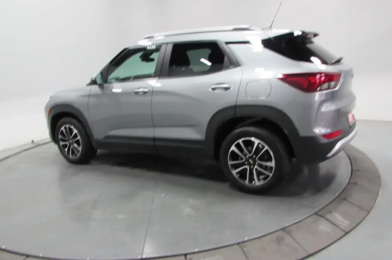 2024 /Jet Black/Medium Ash Gray Clot Chevrolet TrailBlazer LT (KL79MPSL8RB) with an Other engine, Automatic transmission, located at 12830 Highway 21, De Soto, MO, 63020, (636) 337-7777, 38.153099, -90.573624 - **Discover Your Next Adventure with the 2024 Chevrolet Trailblazer LT at Pettus CDJR DeSoto!**<br /> <br /> Are you ready to elevate your everyday lifestyle? Whether you're commuting to work, shuttling the kids, or prepping for weekend adventures, the 2024 Chevrolet Trailblazer LT is the perfect SUV - Photo#4