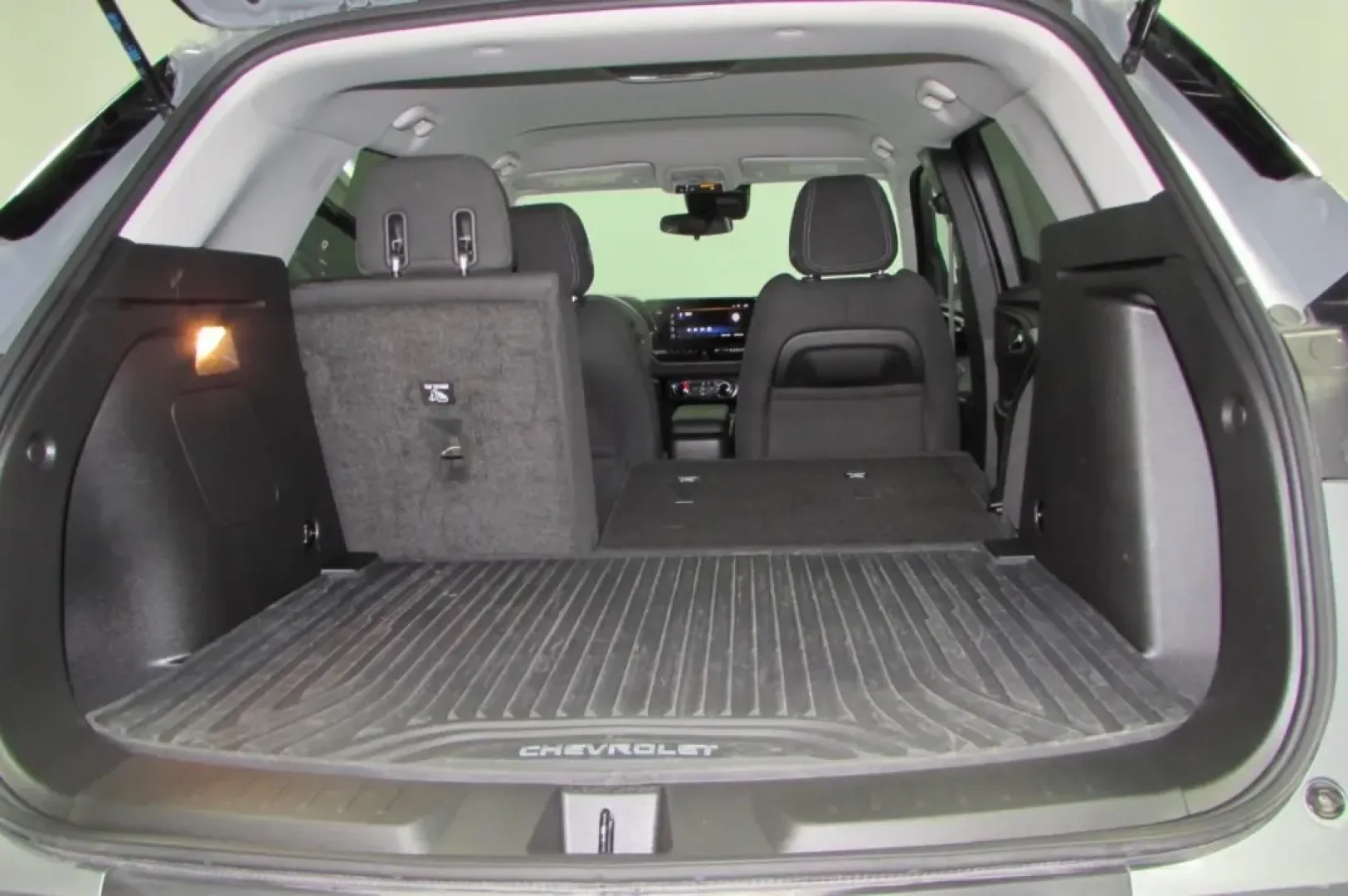 2024 /Jet Black/Medium Ash Gray Clot Chevrolet TrailBlazer LT (KL79MPSL8RB) with an Other engine, Automatic transmission, located at 12830 Highway 21, De Soto, MO, 63020, (636) 337-7777, 38.153099, -90.573624 - **Discover Your Next Adventure with the 2024 Chevrolet Trailblazer LT at Pettus CDJR DeSoto!**<br /> <br /> Are you ready to elevate your everyday lifestyle? Whether you're commuting to work, shuttling the kids, or prepping for weekend adventures, the 2024 Chevrolet Trailblazer LT is the perfect SUV - Photo#26
