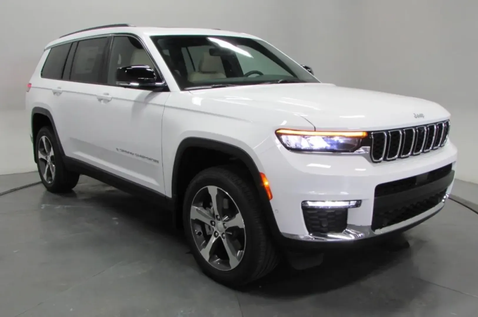 2025 /Wicker Beige/Black Jeep Grand Cherokee Limited (1C4RJKBG4S8) with an Other engine, located at 12830 Highway 21, De Soto, MO, 63020, (636) 337-7777, 38.153099, -90.573624 - Experience the ultimate in versatility and adventure with the 2025 Jeep Grand Cherokee Limited, now available at Pettus CDJR DeSoto, your trusted OEM dealership located at 12830 Highway 21, De Soto, MO 63020. This SUV is not just a vehicle; it's a lifestyle choice that perfectly blends comfort, capa - Photo#0