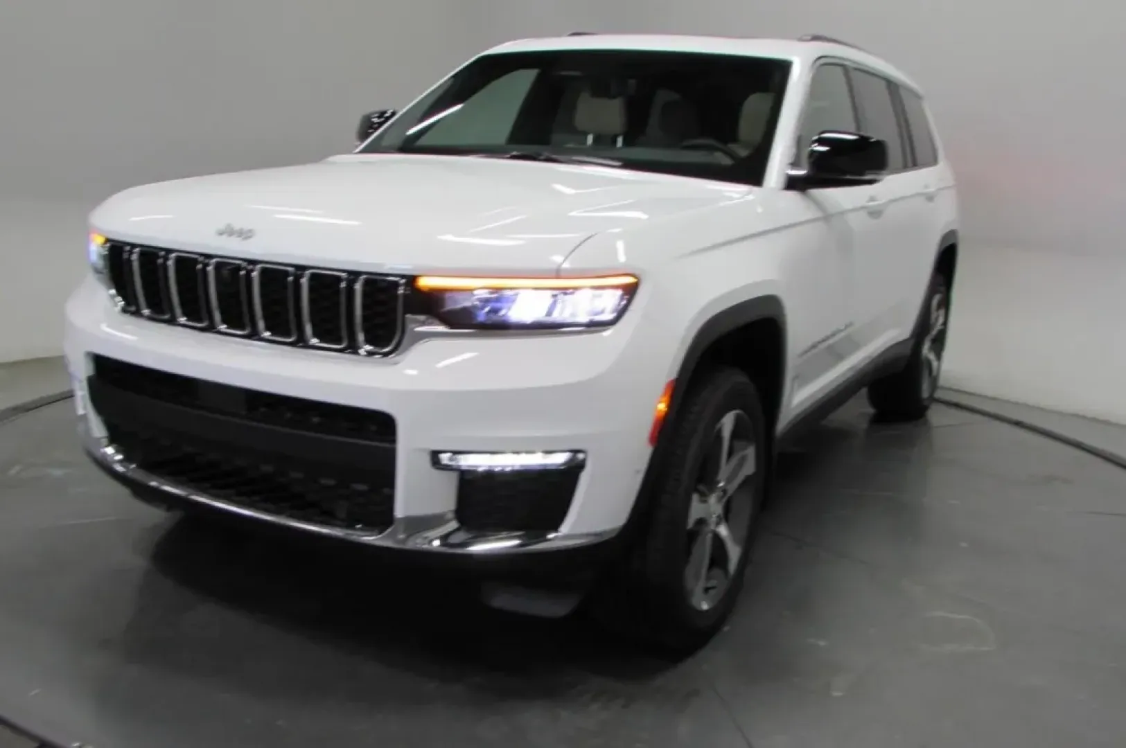 2025 /Wicker Beige/Black Jeep Grand Cherokee Limited (1C4RJKBG4S8) with an Other engine, located at 12830 Highway 21, De Soto, MO, 63020, (636) 337-7777, 38.153099, -90.573624 - Experience the ultimate in versatility and adventure with the 2025 Jeep Grand Cherokee Limited, now available at Pettus CDJR DeSoto, your trusted OEM dealership located at 12830 Highway 21, De Soto, MO 63020. This SUV is not just a vehicle; it's a lifestyle choice that perfectly blends comfort, capa - Photo#2