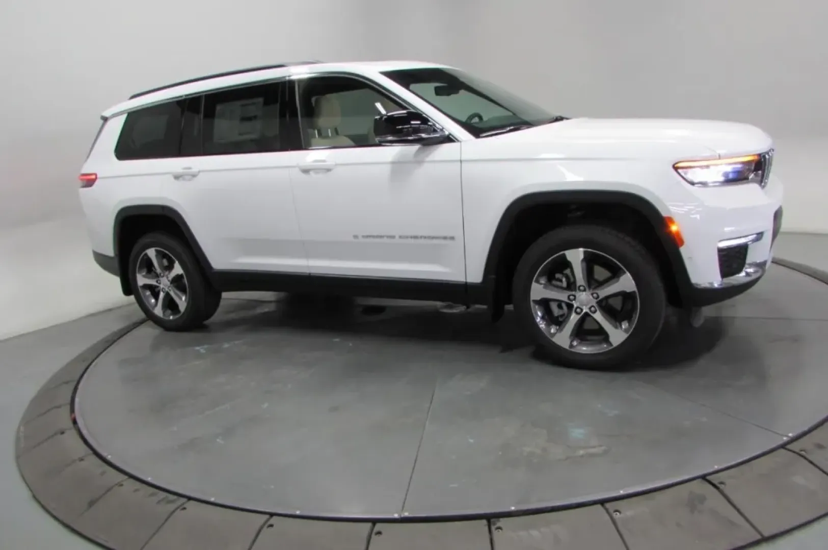 2025 /Wicker Beige/Black Jeep Grand Cherokee Limited (1C4RJKBG4S8) with an Other engine, located at 12830 Highway 21, De Soto, MO, 63020, (636) 337-7777, 38.153099, -90.573624 - Experience the ultimate in versatility and adventure with the 2025 Jeep Grand Cherokee Limited, now available at Pettus CDJR DeSoto, your trusted OEM dealership located at 12830 Highway 21, De Soto, MO 63020. This SUV is not just a vehicle; it's a lifestyle choice that perfectly blends comfort, capa - Photo#3