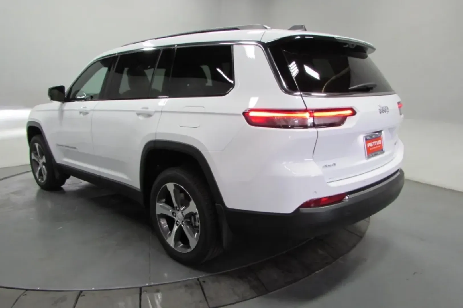 2025 /Wicker Beige/Black Jeep Grand Cherokee Limited (1C4RJKBG4S8) with an Other engine, located at 12830 Highway 21, De Soto, MO, 63020, (636) 337-7777, 38.153099, -90.573624 - Experience the ultimate in versatility and adventure with the 2025 Jeep Grand Cherokee Limited, now available at Pettus CDJR DeSoto, your trusted OEM dealership located at 12830 Highway 21, De Soto, MO 63020. This SUV is not just a vehicle; it's a lifestyle choice that perfectly blends comfort, capa - Photo#5