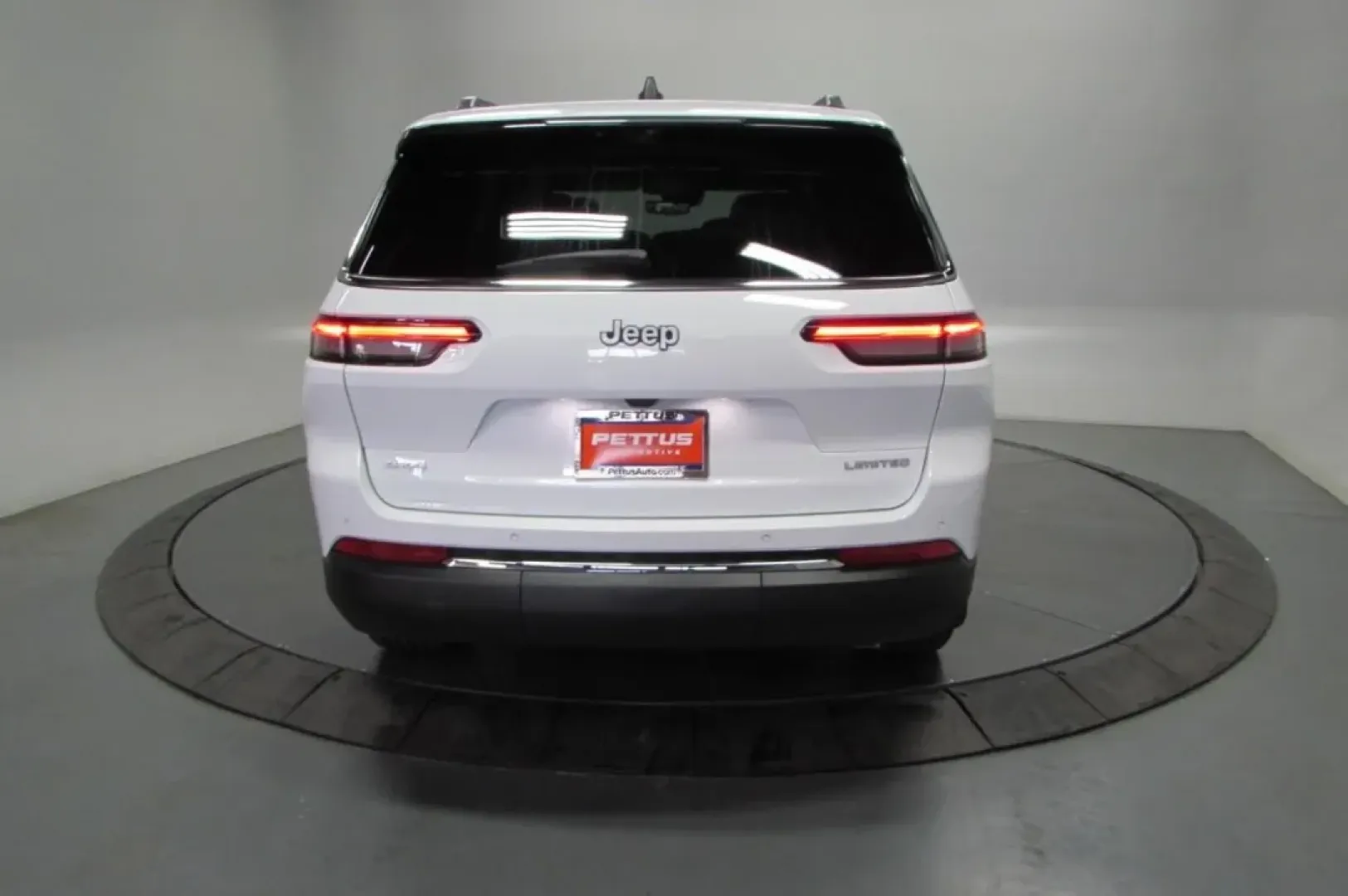 2025 /Wicker Beige/Black Jeep Grand Cherokee Limited (1C4RJKBG4S8) with an Other engine, located at 12830 Highway 21, De Soto, MO, 63020, (636) 337-7777, 38.153099, -90.573624 - Experience the ultimate in versatility and adventure with the 2025 Jeep Grand Cherokee Limited, now available at Pettus CDJR DeSoto, your trusted OEM dealership located at 12830 Highway 21, De Soto, MO 63020. This SUV is not just a vehicle; it's a lifestyle choice that perfectly blends comfort, capa - Photo#6