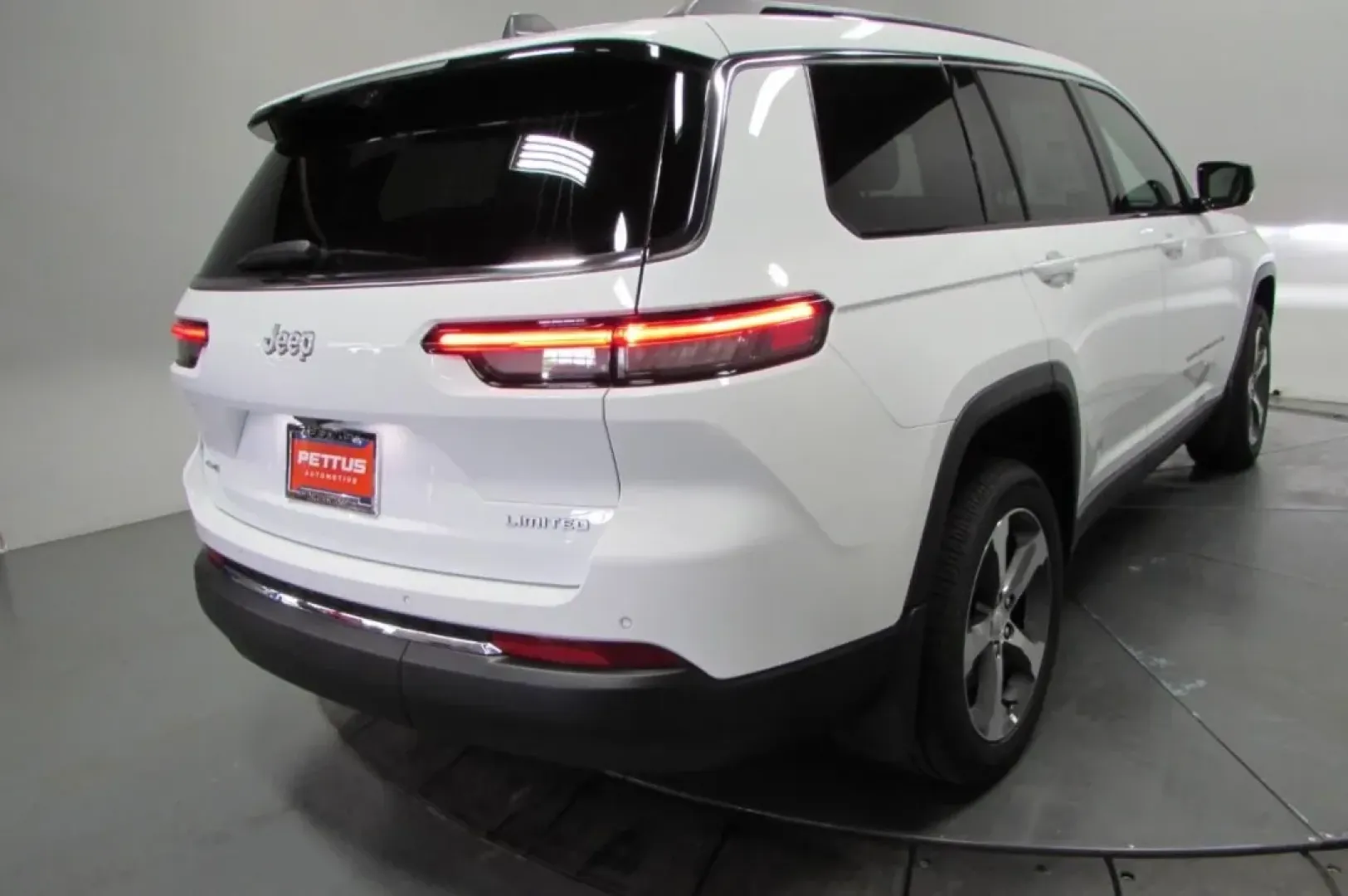 2025 /Wicker Beige/Black Jeep Grand Cherokee Limited (1C4RJKBG4S8) with an Other engine, located at 12830 Highway 21, De Soto, MO, 63020, (636) 337-7777, 38.153099, -90.573624 - Experience the ultimate in versatility and adventure with the 2025 Jeep Grand Cherokee Limited, now available at Pettus CDJR DeSoto, your trusted OEM dealership located at 12830 Highway 21, De Soto, MO 63020. This SUV is not just a vehicle; it's a lifestyle choice that perfectly blends comfort, capa - Photo#7