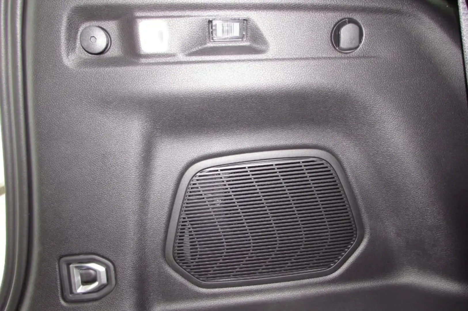 2025 /Wicker Beige/Black Jeep Grand Cherokee Limited (1C4RJKBG4S8) with an Other engine, located at 12830 Highway 21, De Soto, MO, 63020, (636) 337-7777, 38.153099, -90.573624 - Experience the ultimate in versatility and adventure with the 2025 Jeep Grand Cherokee Limited, now available at Pettus CDJR DeSoto, your trusted OEM dealership located at 12830 Highway 21, De Soto, MO 63020. This SUV is not just a vehicle; it's a lifestyle choice that perfectly blends comfort, capa - Photo#29