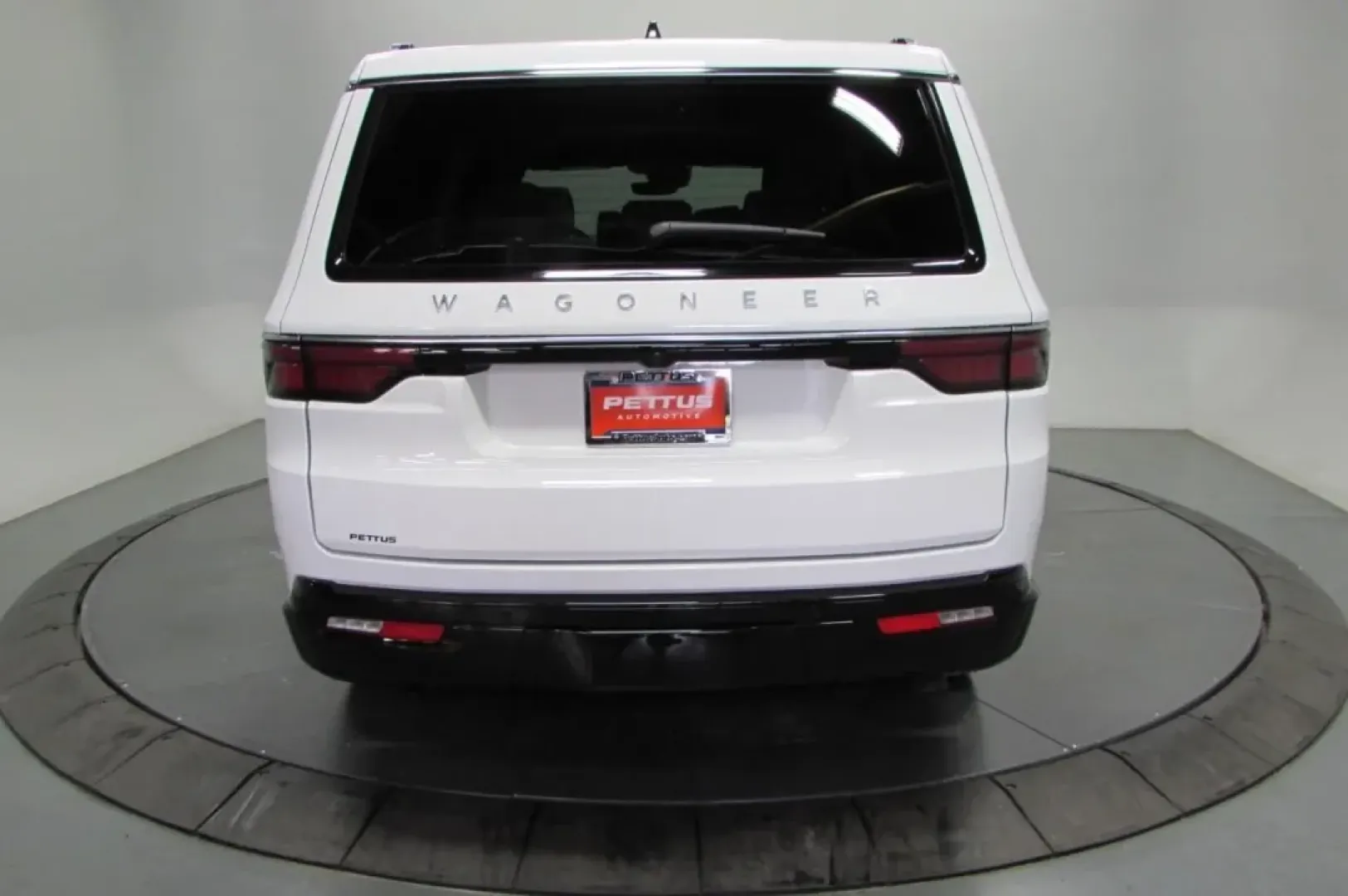 2025 /Sea Salt/Black Leather Jeep Wagoneer Series II (1C4SJVBP5SS) with an Other engine, Automatic transmission, located at 12830 Highway 21, De Soto, MO, 63020, (636) 337-7777, 38.153099, -90.573624 - **Experience Adventure and Luxury with the 2025 Jeep Wagoneer at Pettus CDJR DeSoto!**<br /> <br /> Are you ready to elevate your family adventures or weekend getaways? The 2025 Jeep Wagoneer is the perfect companion for those who crave a blend of rugged capability and refined comfort. This luxuriou - Photo#6