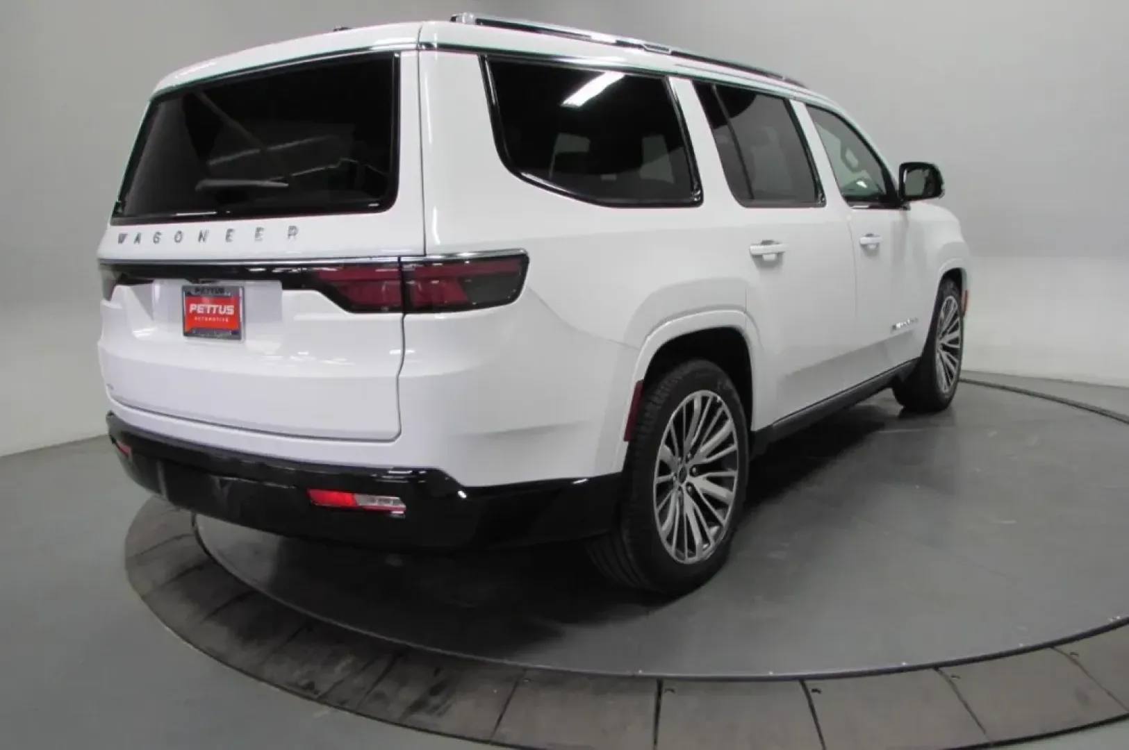 2025 /Sea Salt/Black Leather Jeep Wagoneer Series II (1C4SJVBP5SS) with an Other engine, Automatic transmission, located at 12830 Highway 21, De Soto, MO, 63020, (636) 337-7777, 38.153099, -90.573624 - **Experience Adventure and Luxury with the 2025 Jeep Wagoneer at Pettus CDJR DeSoto!**<br /> <br /> Are you ready to elevate your family adventures or weekend getaways? The 2025 Jeep Wagoneer is the perfect companion for those who crave a blend of rugged capability and refined comfort. This luxuriou - Photo#7