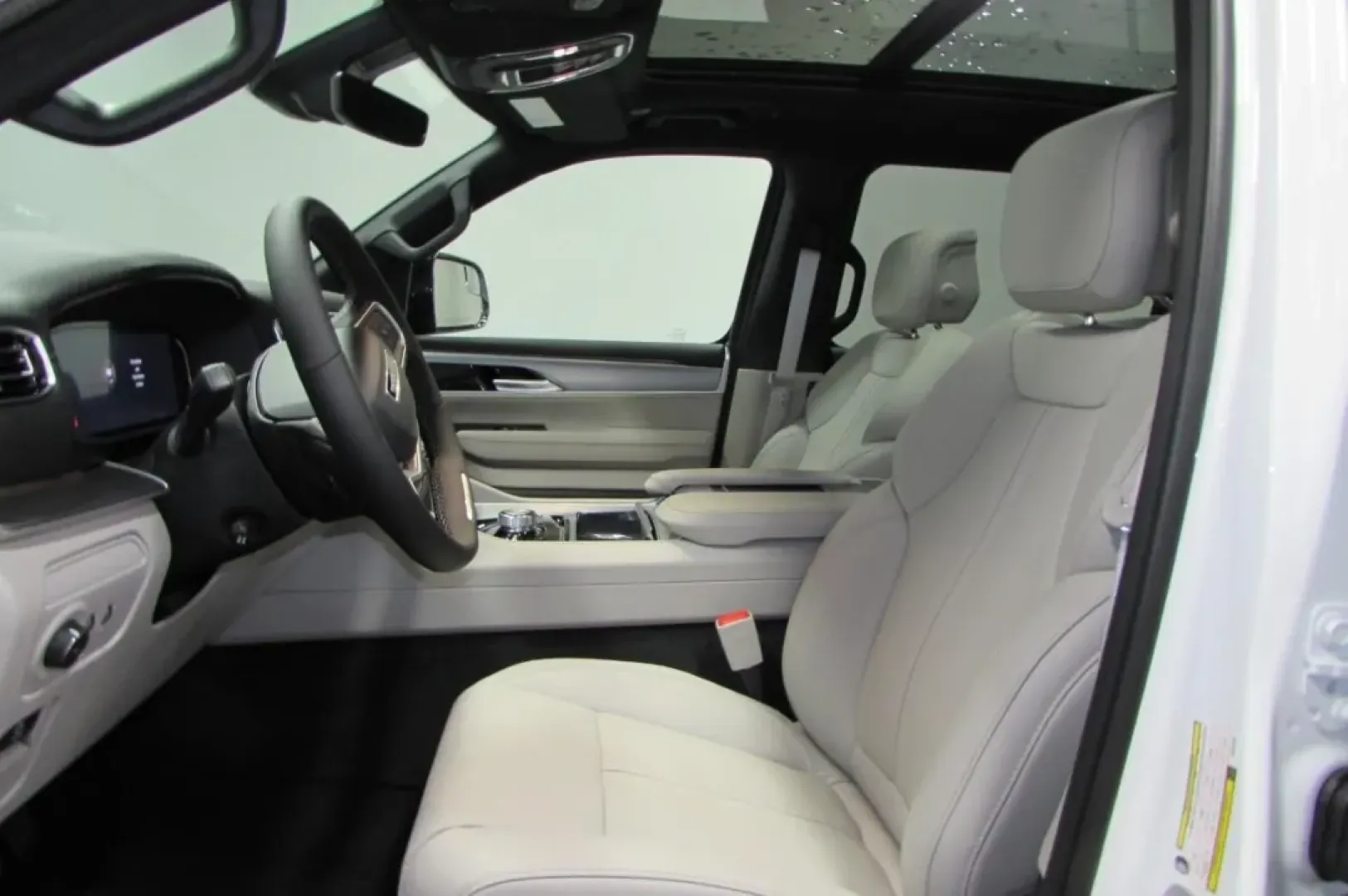 2025 /Sea Salt/Black Leather Jeep Wagoneer Series II (1C4SJVBP5SS) with an Other engine, Automatic transmission, located at 12830 Highway 21, De Soto, MO, 63020, (636) 337-7777, 38.153099, -90.573624 - **Experience Adventure and Luxury with the 2025 Jeep Wagoneer at Pettus CDJR DeSoto!**<br /> <br /> Are you ready to elevate your family adventures or weekend getaways? The 2025 Jeep Wagoneer is the perfect companion for those who crave a blend of rugged capability and refined comfort. This luxuriou - Photo#11
