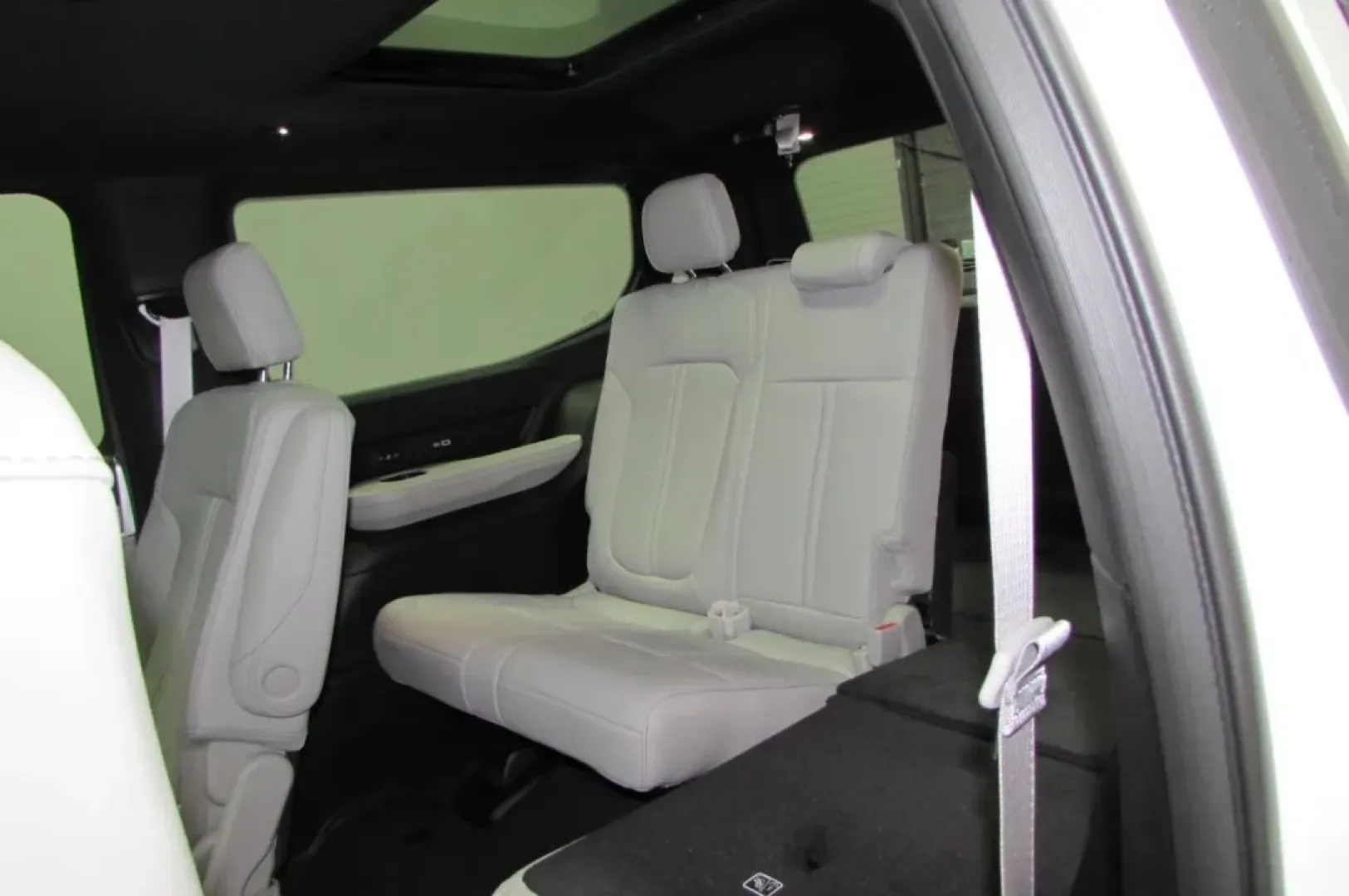 2025 /Sea Salt/Black Leather Jeep Wagoneer Series II (1C4SJVBP5SS) with an Other engine, Automatic transmission, located at 12830 Highway 21, De Soto, MO, 63020, (636) 337-7777, 38.153099, -90.573624 - **Experience Adventure and Luxury with the 2025 Jeep Wagoneer at Pettus CDJR DeSoto!**<br /> <br /> Are you ready to elevate your family adventures or weekend getaways? The 2025 Jeep Wagoneer is the perfect companion for those who crave a blend of rugged capability and refined comfort. This luxuriou - Photo#27