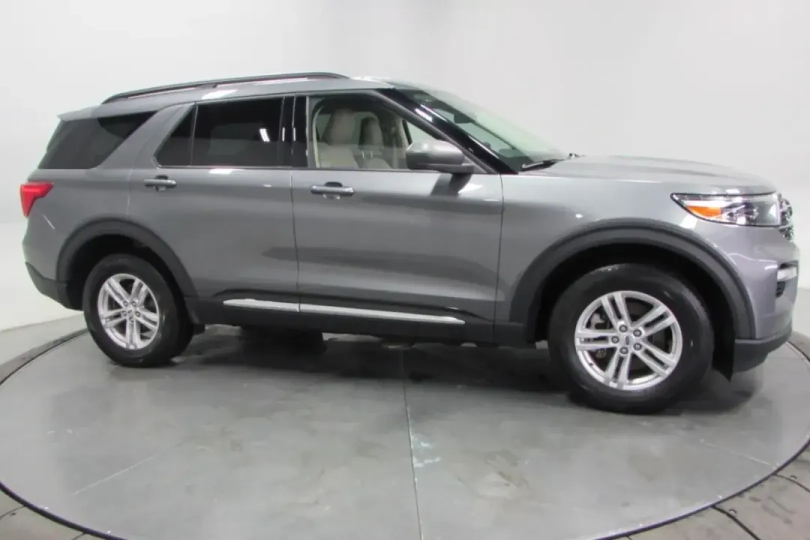 2023 /Sandstone Leather Ford Explorer XLT (1FMSK8DH3PG) with an Other engine, Automatic transmission, located at 12836 Highway 21, De Soto, MO, 63020, (636) 337-7777, 38.151867, -90.575615 - **Explore the Open Road in Style with the 2023 Ford Explorer XLT - Perfect for Any Adventure!**<br /> <br /> Are you ready for your next family road trip, weekend adventure, or daily commute? Look no further than the 2023 Ford Explorer XLT, available now at Pettus Ford De Soto in De Soto, MO. This v - Photo#3