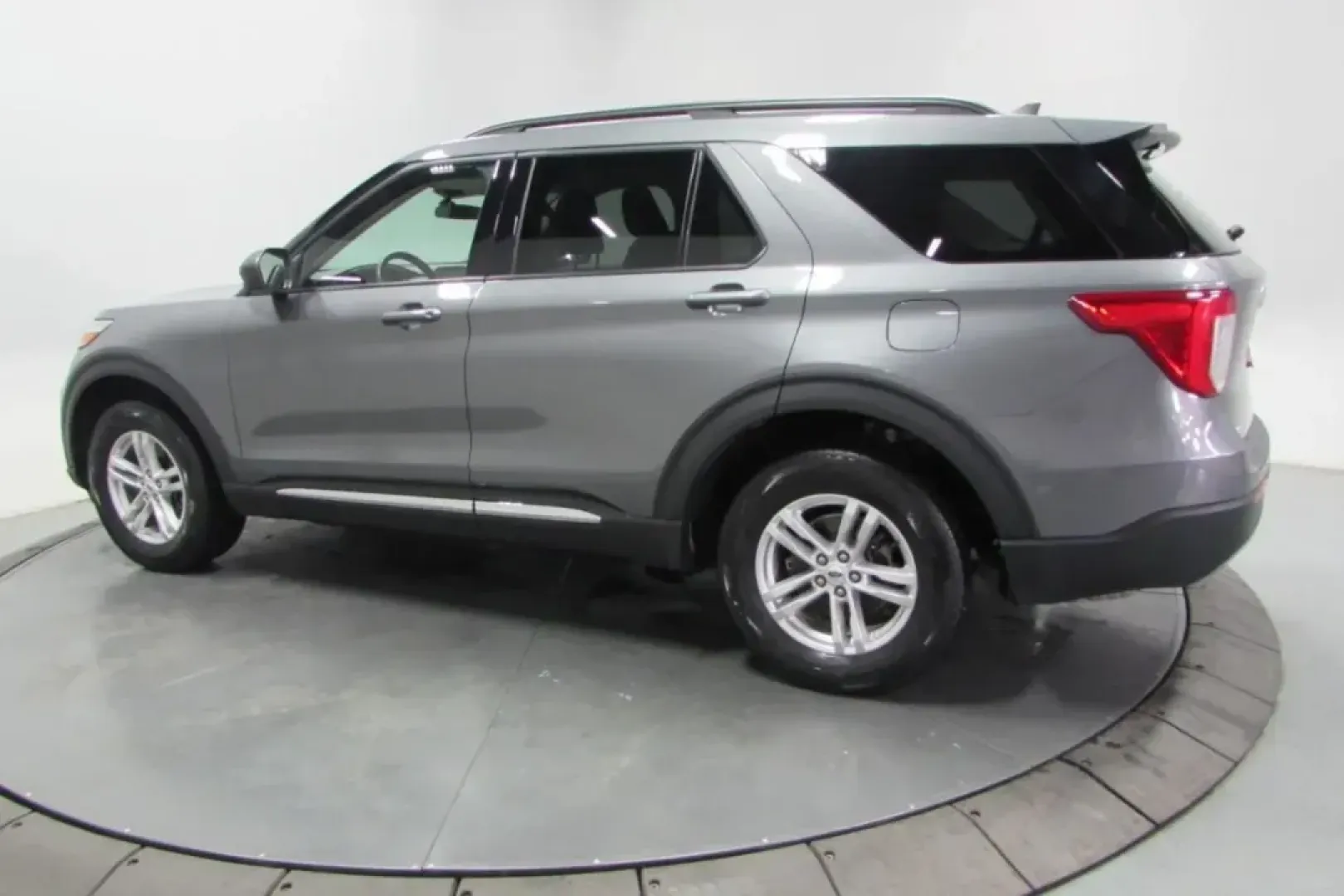 2023 /Sandstone Leather Ford Explorer XLT (1FMSK8DH3PG) with an Other engine, Automatic transmission, located at 12836 Highway 21, De Soto, MO, 63020, (636) 337-7777, 38.151867, -90.575615 - **Explore the Open Road in Style with the 2023 Ford Explorer XLT - Perfect for Any Adventure!**<br /> <br /> Are you ready for your next family road trip, weekend adventure, or daily commute? Look no further than the 2023 Ford Explorer XLT, available now at Pettus Ford De Soto in De Soto, MO. This v - Photo#4