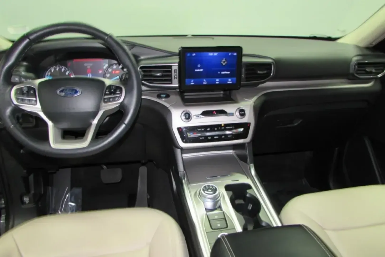 2023 /Sandstone Leather Ford Explorer XLT (1FMSK8DH3PG) with an Other engine, Automatic transmission, located at 12836 Highway 21, De Soto, MO, 63020, (636) 337-7777, 38.151867, -90.575615 - **Explore the Open Road in Style with the 2023 Ford Explorer XLT - Perfect for Any Adventure!**<br /> <br /> Are you ready for your next family road trip, weekend adventure, or daily commute? Look no further than the 2023 Ford Explorer XLT, available now at Pettus Ford De Soto in De Soto, MO. This v - Photo#23
