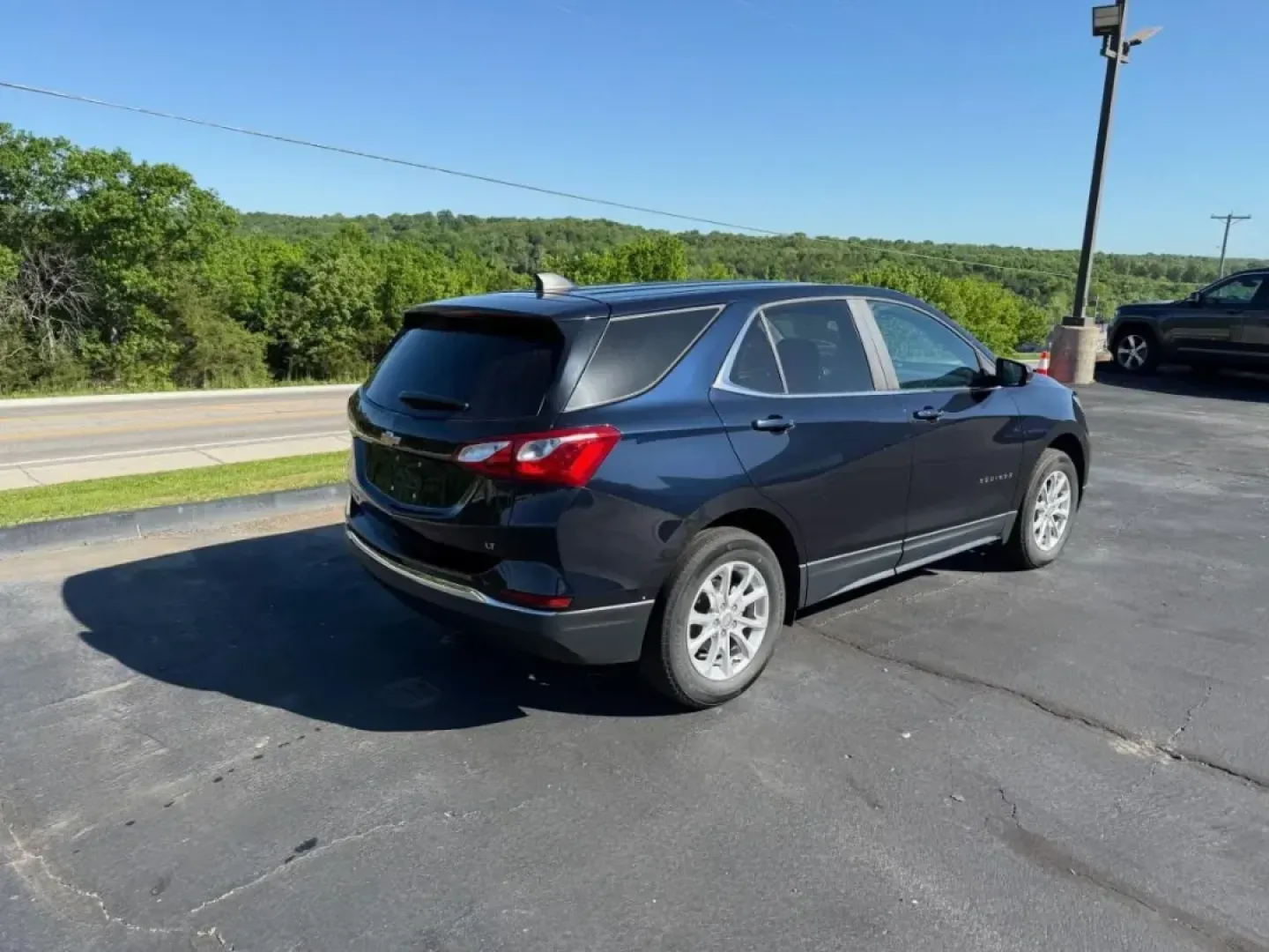 2021 /Medium Ash Gray Cloth Chevrolet Equinox LT (3GNAXKEVXMS) with an Other engine, Automatic transmission, located at 12836 Highway 21, De Soto, MO, 63020, (636) 337-7777, 38.151867, -90.575615 - ### Discover Your Next Adventure with the 2021 Chevrolet Equinox LT at Pettus Ford De Soto!<br /> <br /> Are you ready to elevate your daily drive? The 2021 Chevrolet Equinox LT is designed to fit seamlessly into your lifestyle, whether you're commuting to work, heading out on family road trips, or - Photo#2