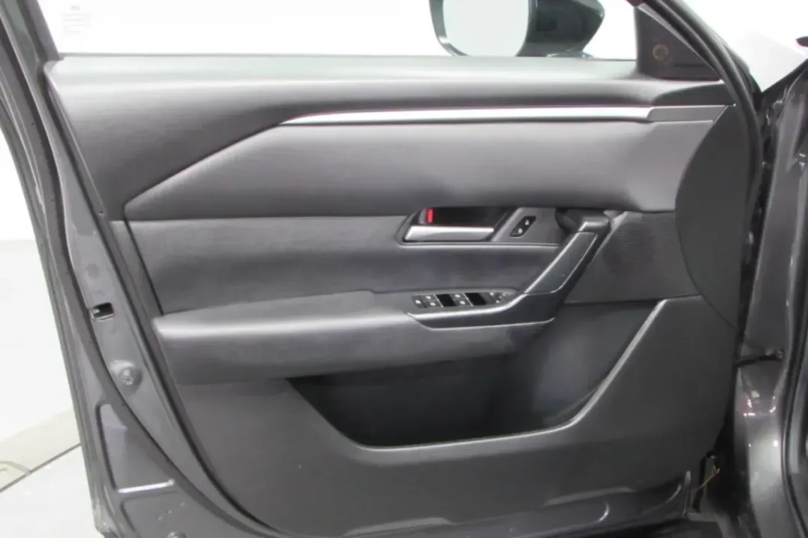 2024 /Black w/Gray Leather Trimmed Mazda CX-50 2.5 S Preferred Package (7MMVABBM9RN) with an Other engine, Automatic transmission, located at 12830 Highway 21, De Soto, MO, 63020, (636) 337-7777, 38.153099, -90.573624 - **Discover Adventure with the 2024 Mazda CX-50 at Pettus CDJR DeSoto!**<br /> <br /> Are you ready to elevate your everyday journey? Whether you're commuting to work, taking the kids to school, or embarking on a weekend getaway, the 2024 Mazda CX-50 is designed to seamlessly fit into your lifestyle. - Photo#9