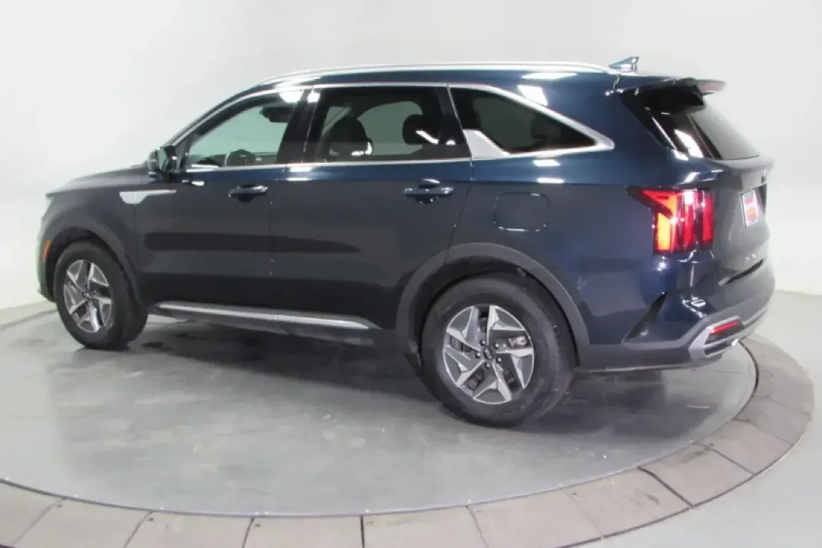 2021 /Leather Kia Sorento Hybrid S (KNDRG4LG2M5) with an Other engine, Automatic transmission, located at 12836 Highway 21, De Soto, MO, 63020, (636) 337-7777, 38.151867, -90.575615 - USED 2021 Kia Sorento Hybrid S from Pettus Ford De Soto, De Soto MO. - Photo#4