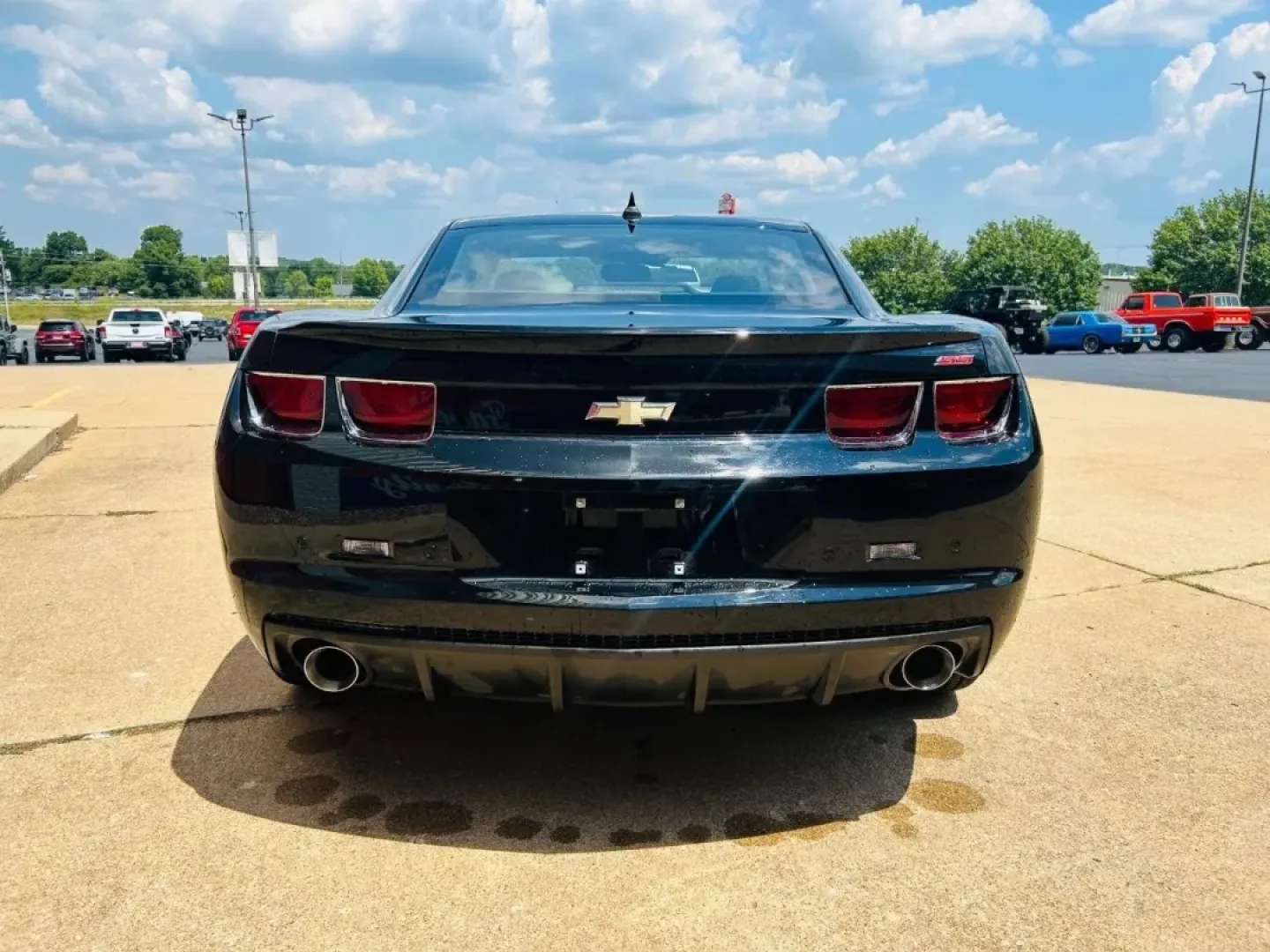 2010 Chevrolet Camaro SS 2SS (2G1FK1EJ1A9) with an Other engine, located at 970 Woodlawn Dr., Farmington, MO, 63640, (573) 431-7800, 37.825642, -90.468674 - Experience the thrill of the open road with the 2010 Chevrolet Camaro SS, perfect for those who crave adventure and excitement. This stunning two-door coupe is designed for those who appreciate powerful performance and sleek styling, making it an ideal choice for weekend getaways or evening drives t - Photo#3