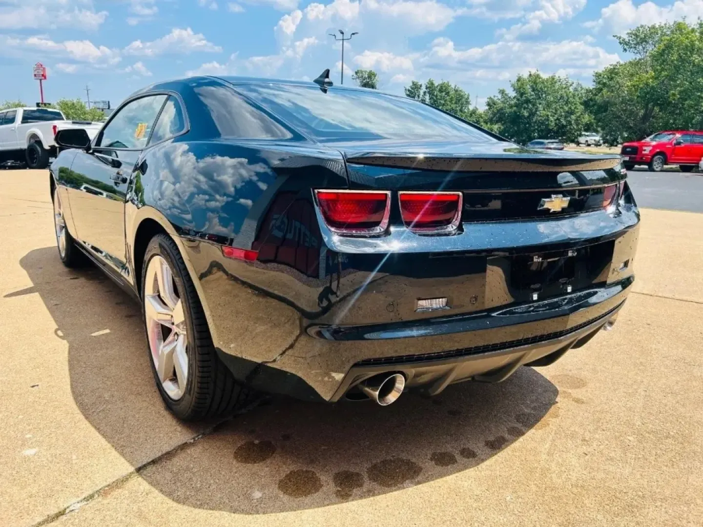 2010 Chevrolet Camaro SS 2SS (2G1FK1EJ1A9) with an Other engine, located at 970 Woodlawn Dr., Farmington, MO, 63640, (573) 431-7800, 37.825642, -90.468674 - Experience the thrill of the open road with the 2010 Chevrolet Camaro SS, perfect for those who crave adventure and excitement. This stunning two-door coupe is designed for those who appreciate powerful performance and sleek styling, making it an ideal choice for weekend getaways or evening drives t - Photo#5