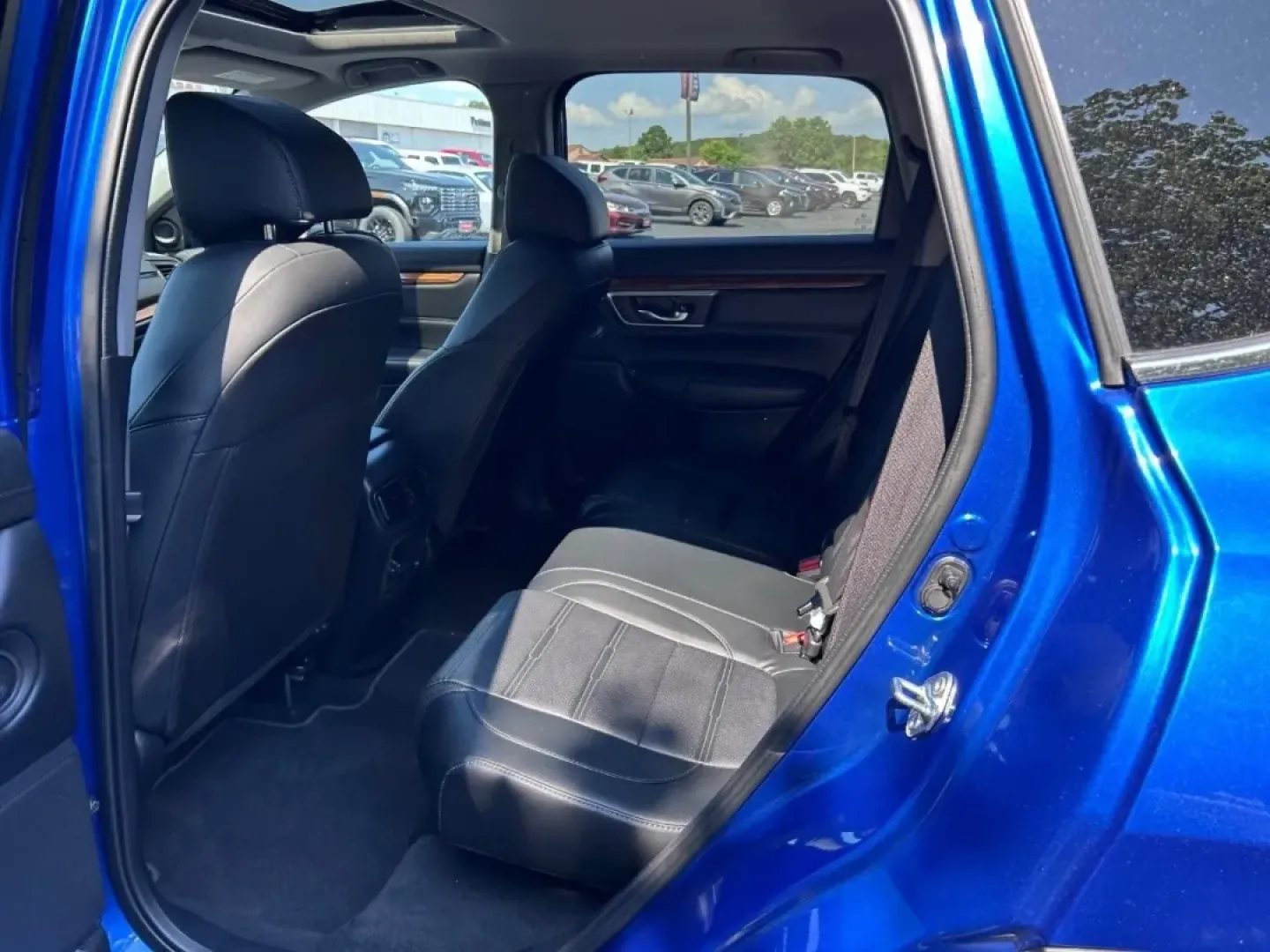 2020 /Black Leather Honda CR-V EX-L (7FARW2H83LE) with an 1.5L I-4 16-Valve DOHC engine, Automatic transmission, located at 970 Woodlawn Dr., Farmington, MO, 63640, (573) 431-7800, 37.825642, -90.468674 - **Explore New Adventures with the 2020 Honda CR-V EX-L: Your Perfect Family SUV!**<br /> <br /> Are you ready to elevate your family's adventures? The 2020 Honda CR-V EX-L is more than just a vehicle; it's a lifestyle choice that accommodates your dreams of exploration, comfort, and safety. Whether - Photo#9