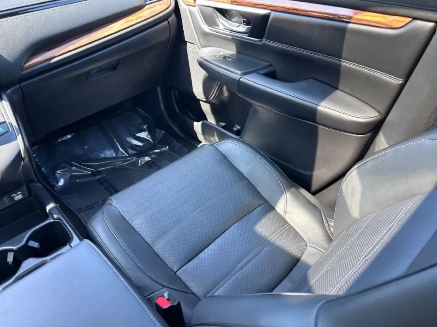 2020 /Black Leather Honda CR-V EX-L (7FARW2H83LE) with an 1.5L I-4 16-Valve DOHC engine, Automatic transmission, located at 970 Woodlawn Dr., Farmington, MO, 63640, (573) 431-7800, 37.825642, -90.468674 - **Explore New Adventures with the 2020 Honda CR-V EX-L: Your Perfect Family SUV!**<br /> <br /> Are you ready to elevate your family's adventures? The 2020 Honda CR-V EX-L is more than just a vehicle; it's a lifestyle choice that accommodates your dreams of exploration, comfort, and safety. Whether - Photo#18