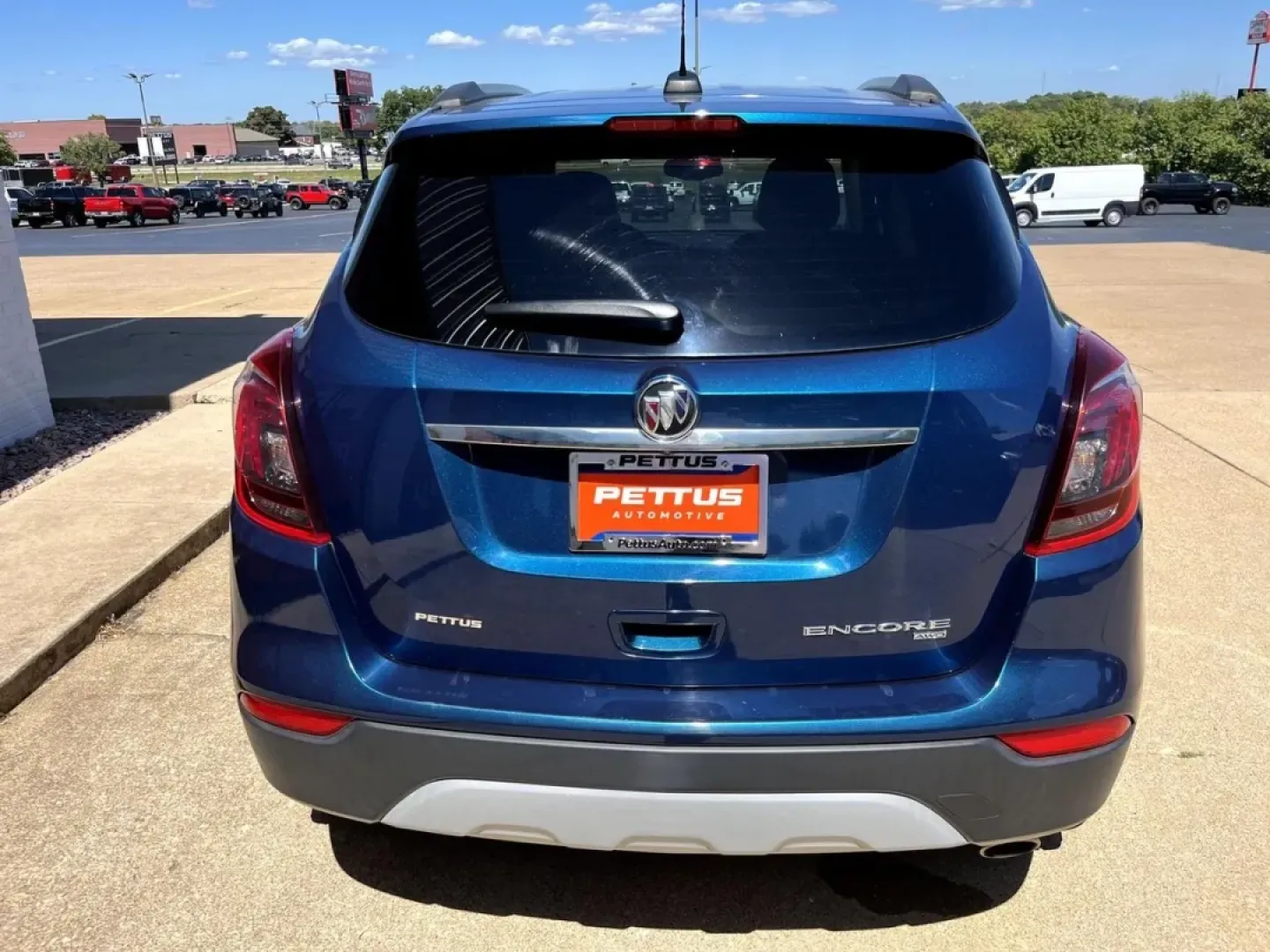 2020 Buick Encore Preferred (KL4CJESB0LB) with an 1.4L Turbocharged engine, located at 970 Woodlawn Dr., Farmington, MO, 63640, (573) 431-7800, 37.825642, -90.468674 - **Adventure Awaits with the 2020 Buick Encore Your Perfect SUV for Daily Life and Weekend Getaways!**<br /> <br /> Are you seeking the ideal vehicle that balances comfort, style, and versatility? Look no further than the stunning 2020 Buick Encore, available now at Pettus CDJR Farmington! With its - Photo#3