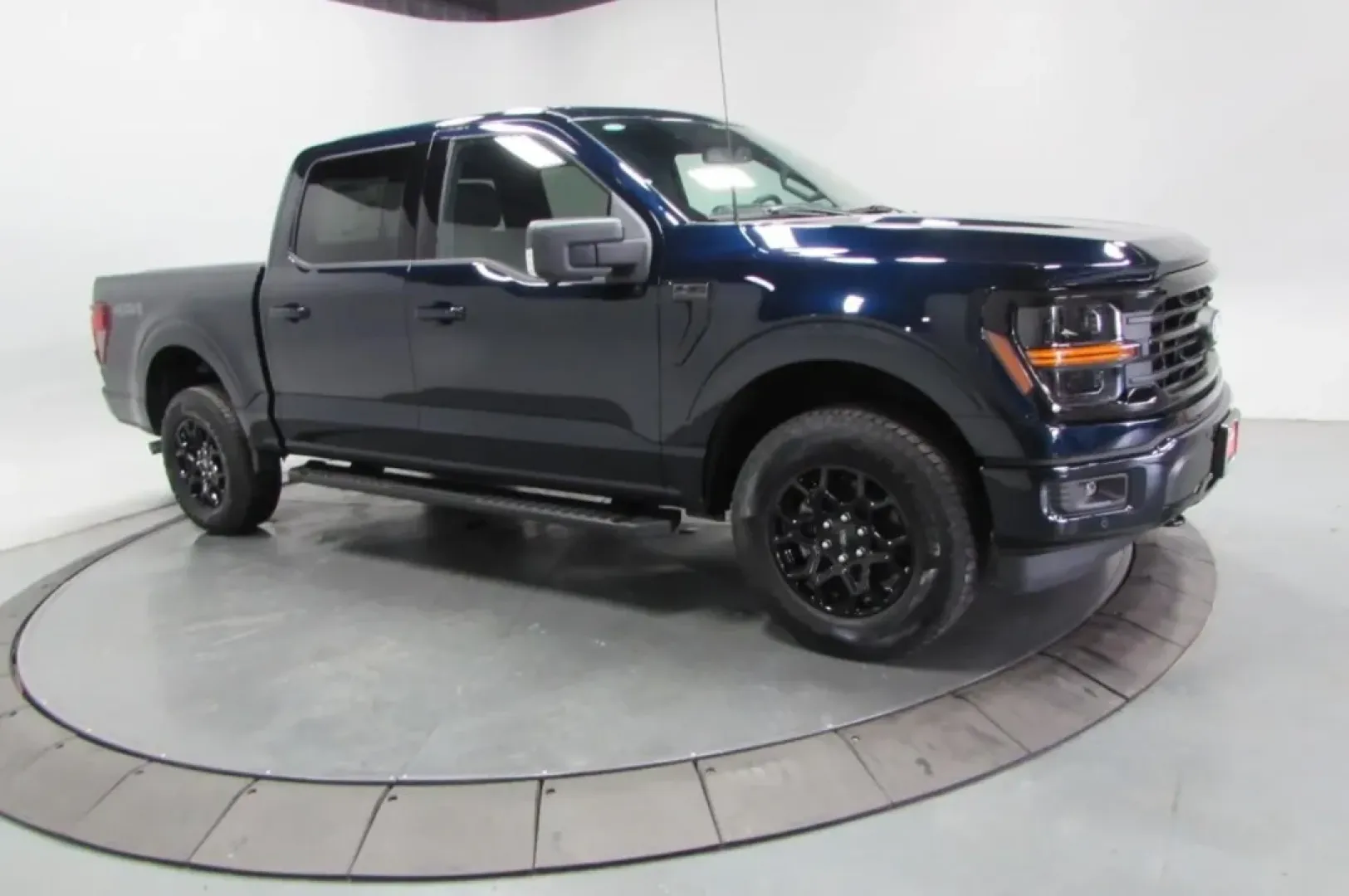 2025 /Black Ford F-150 XLT (1FTFW3L54SK) with an 5.0L engine, located at 12836 Highway 21, De Soto, MO, 63020, (636) 337-7777, 38.151867, -90.575615 - **Elevate Your Adventures with the 2025 Ford F-150 XLT at Pettus Ford De Soto!**<br /> <br /> Are you ready to take your weekend getaways and everyday errands to the next level? Look no further than the stunning 2025 Ford F-150 XLT, the perfect truck for those who crave both adventure and practicali - Photo#3