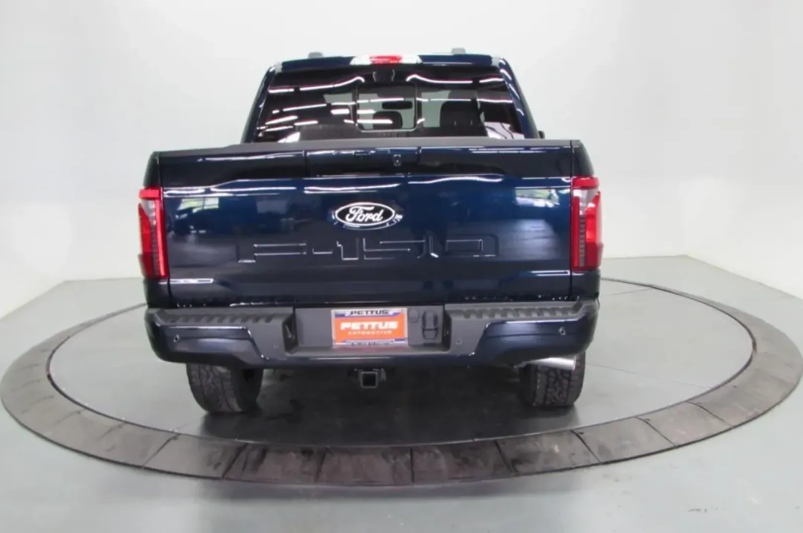 2025 /Black Ford F-150 XLT (1FTFW3L54SK) with an 5.0L engine, located at 12836 Highway 21, De Soto, MO, 63020, (636) 337-7777, 38.151867, -90.575615 - **Elevate Your Adventures with the 2025 Ford F-150 XLT at Pettus Ford De Soto!**<br /> <br /> Are you ready to take your weekend getaways and everyday errands to the next level? Look no further than the stunning 2025 Ford F-150 XLT, the perfect truck for those who crave both adventure and practicali - Photo#6