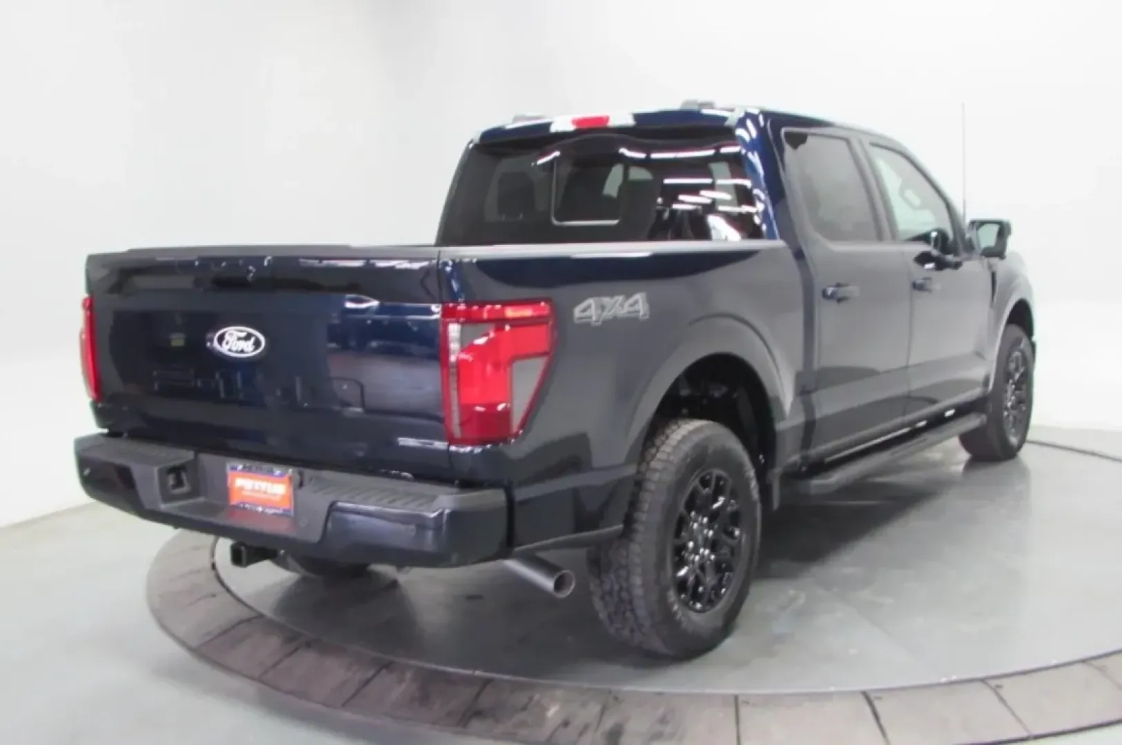 2025 /Black Ford F-150 XLT (1FTFW3L54SK) with an 5.0L engine, located at 12836 Highway 21, De Soto, MO, 63020, (636) 337-7777, 38.151867, -90.575615 - **Elevate Your Adventures with the 2025 Ford F-150 XLT at Pettus Ford De Soto!**<br /> <br /> Are you ready to take your weekend getaways and everyday errands to the next level? Look no further than the stunning 2025 Ford F-150 XLT, the perfect truck for those who crave both adventure and practicali - Photo#7