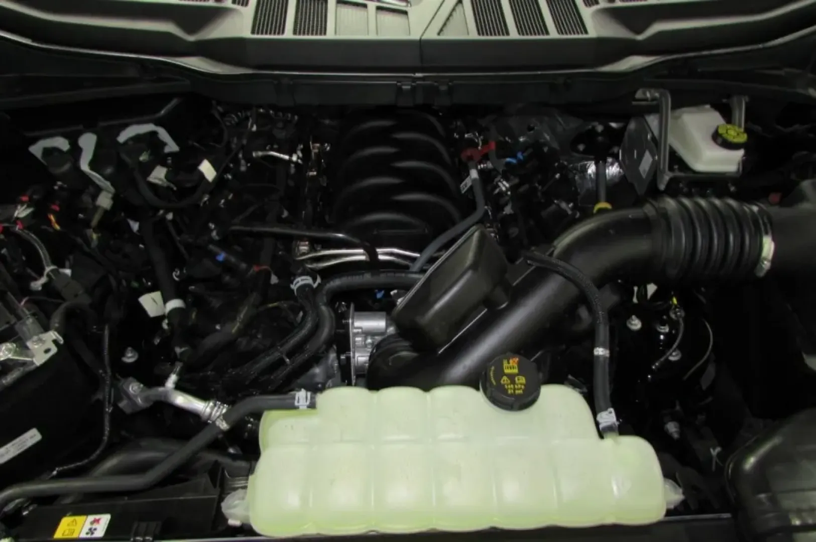 2025 /Black Ford F-150 XLT (1FTFW3L54SK) with an 5.0L engine, located at 12836 Highway 21, De Soto, MO, 63020, (636) 337-7777, 38.151867, -90.575615 - **Elevate Your Adventures with the 2025 Ford F-150 XLT at Pettus Ford De Soto!**<br /> <br /> Are you ready to take your weekend getaways and everyday errands to the next level? Look no further than the stunning 2025 Ford F-150 XLT, the perfect truck for those who crave both adventure and practicali - Photo#8