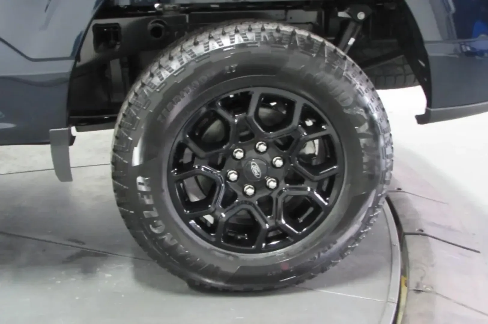 2025 /Black Ford F-150 XLT (1FTFW3L54SK) with an 5.0L engine, located at 12836 Highway 21, De Soto, MO, 63020, (636) 337-7777, 38.151867, -90.575615 - **Elevate Your Adventures with the 2025 Ford F-150 XLT at Pettus Ford De Soto!**<br /> <br /> Are you ready to take your weekend getaways and everyday errands to the next level? Look no further than the stunning 2025 Ford F-150 XLT, the perfect truck for those who crave both adventure and practicali - Photo#9