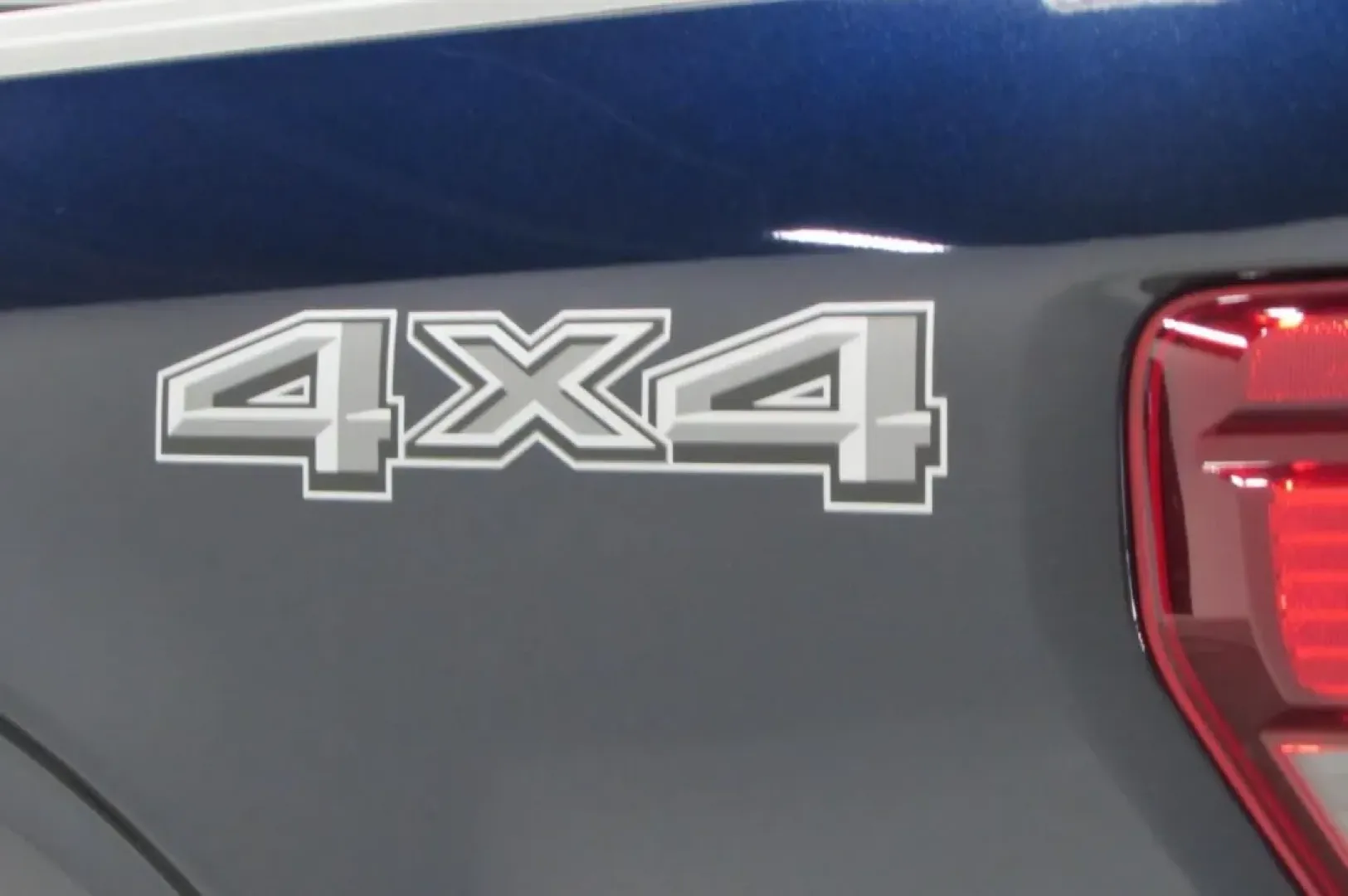 2025 /Black Ford F-150 XLT (1FTFW3L54SK) with an 5.0L engine, located at 12836 Highway 21, De Soto, MO, 63020, (636) 337-7777, 38.151867, -90.575615 - **Elevate Your Adventures with the 2025 Ford F-150 XLT at Pettus Ford De Soto!**<br /> <br /> Are you ready to take your weekend getaways and everyday errands to the next level? Look no further than the stunning 2025 Ford F-150 XLT, the perfect truck for those who crave both adventure and practicali - Photo#10