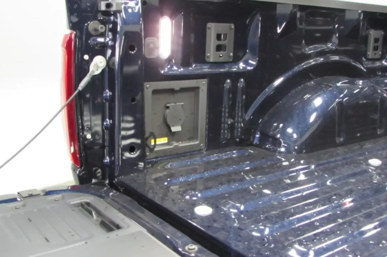 2025 /Black Ford F-150 XLT (1FTFW3L54SK) with an 5.0L engine, located at 12836 Highway 21, De Soto, MO, 63020, (636) 337-7777, 38.151867, -90.575615 - **Elevate Your Adventures with the 2025 Ford F-150 XLT at Pettus Ford De Soto!**<br /> <br /> Are you ready to take your weekend getaways and everyday errands to the next level? Look no further than the stunning 2025 Ford F-150 XLT, the perfect truck for those who crave both adventure and practicali - Photo#13